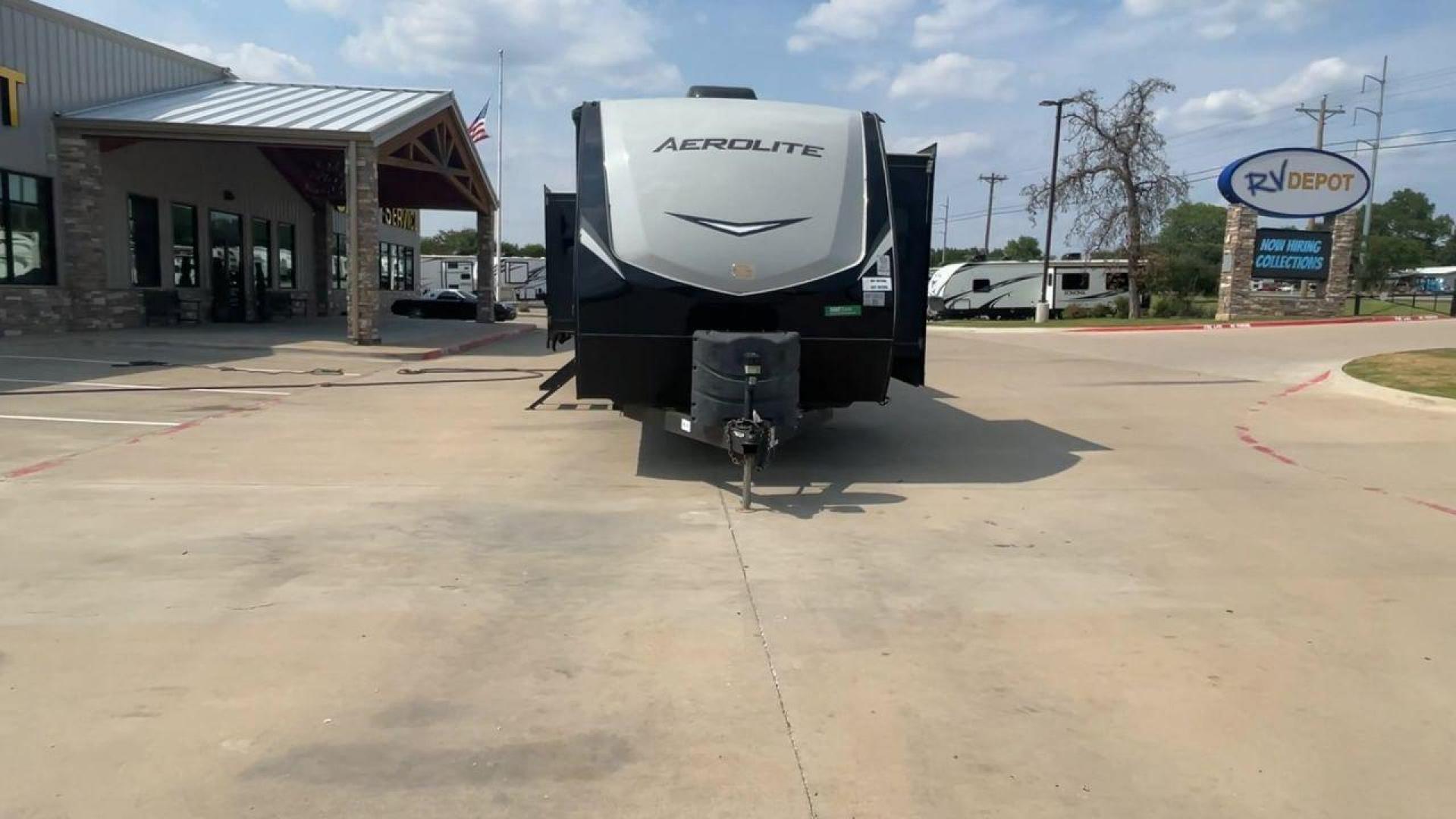 2019 KEYSTONE AEROLITE 330RL (4YDT33022KP) , Length: 38 ft. | Dry Weight: 8,778 lbs. | Slides: 3 transmission, located at 4319 N Main St, Cleburne, TX, 76033, (817) 678-5133, 32.385960, -97.391212 - Photo#4