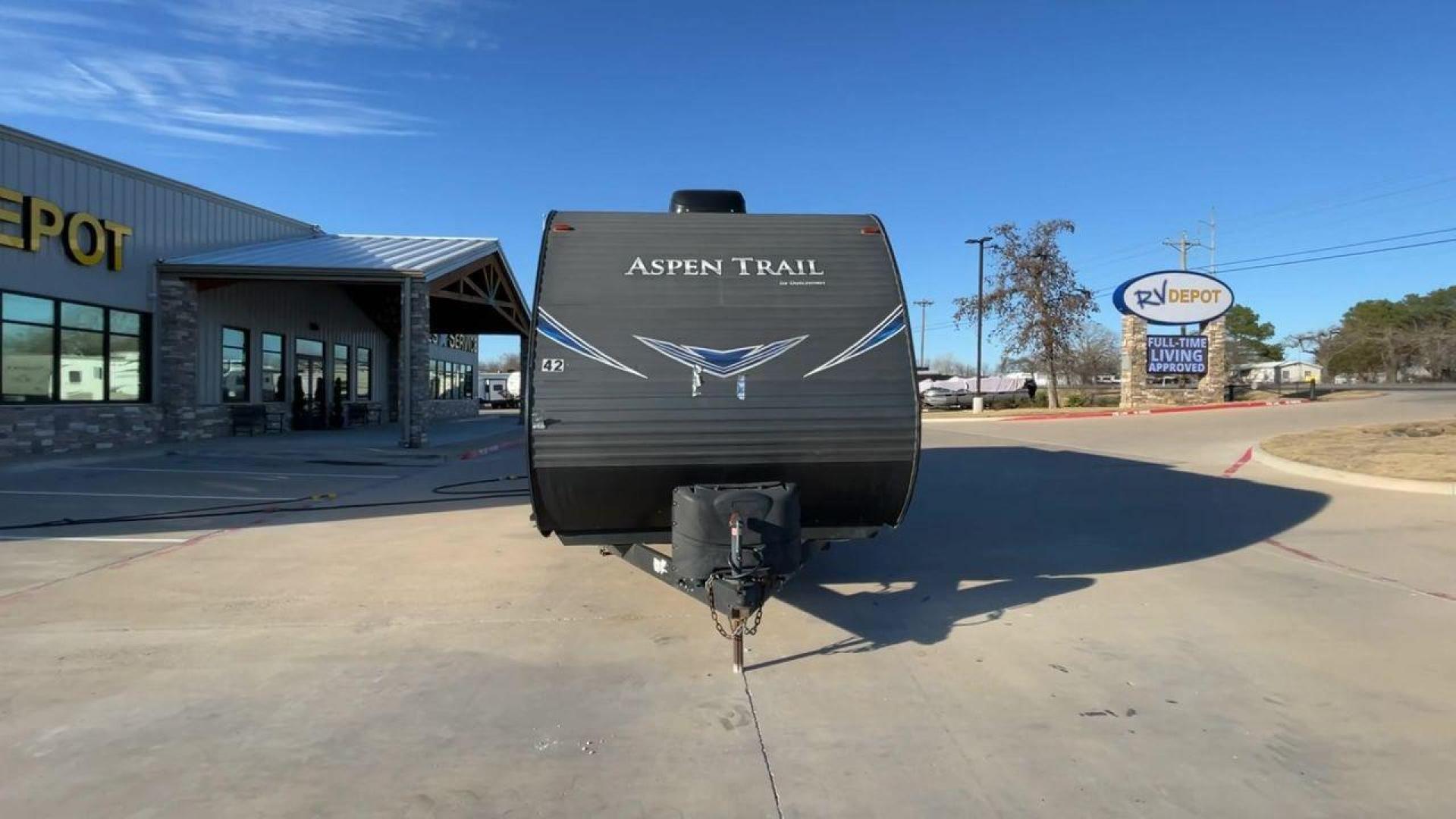 2019 WHITE KEYSTONE ASPEN TRAIL 3070RLS (4YDT30723K8) , Length: 34.92 ft. | Dry Weight: 7,333 lbs. | Slides: 2 transmission, located at 4319 N Main St, Cleburne, TX, 76033, (817) 678-5133, 32.385960, -97.391212 - The 2019 Aspen Trail 3070RLS by Keystone is a meticulously designed travel trailer that combines style and functionality. With dimensions measuring 34.92 ft in length, 8 ft in width, 11.17 ft in height, and an interior height of 6.83 ft, this unit ensures a spacious and comfortable living experienc - Photo#4