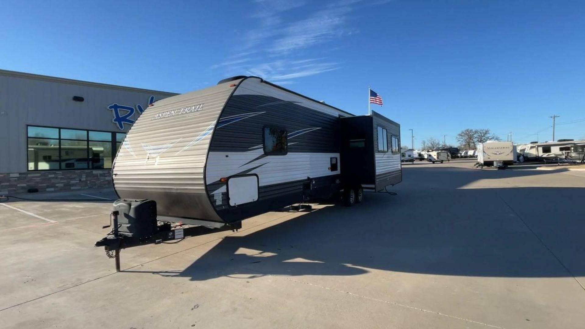 2019 WHITE KEYSTONE ASPEN TRAIL 3070RLS (4YDT30723K8) , Length: 34.92 ft. | Dry Weight: 7,333 lbs. | Slides: 2 transmission, located at 4319 N Main St, Cleburne, TX, 76033, (817) 678-5133, 32.385960, -97.391212 - The 2019 Aspen Trail 3070RLS by Keystone is a meticulously designed travel trailer that combines style and functionality. With dimensions measuring 34.92 ft in length, 8 ft in width, 11.17 ft in height, and an interior height of 6.83 ft, this unit ensures a spacious and comfortable living experienc - Photo#5