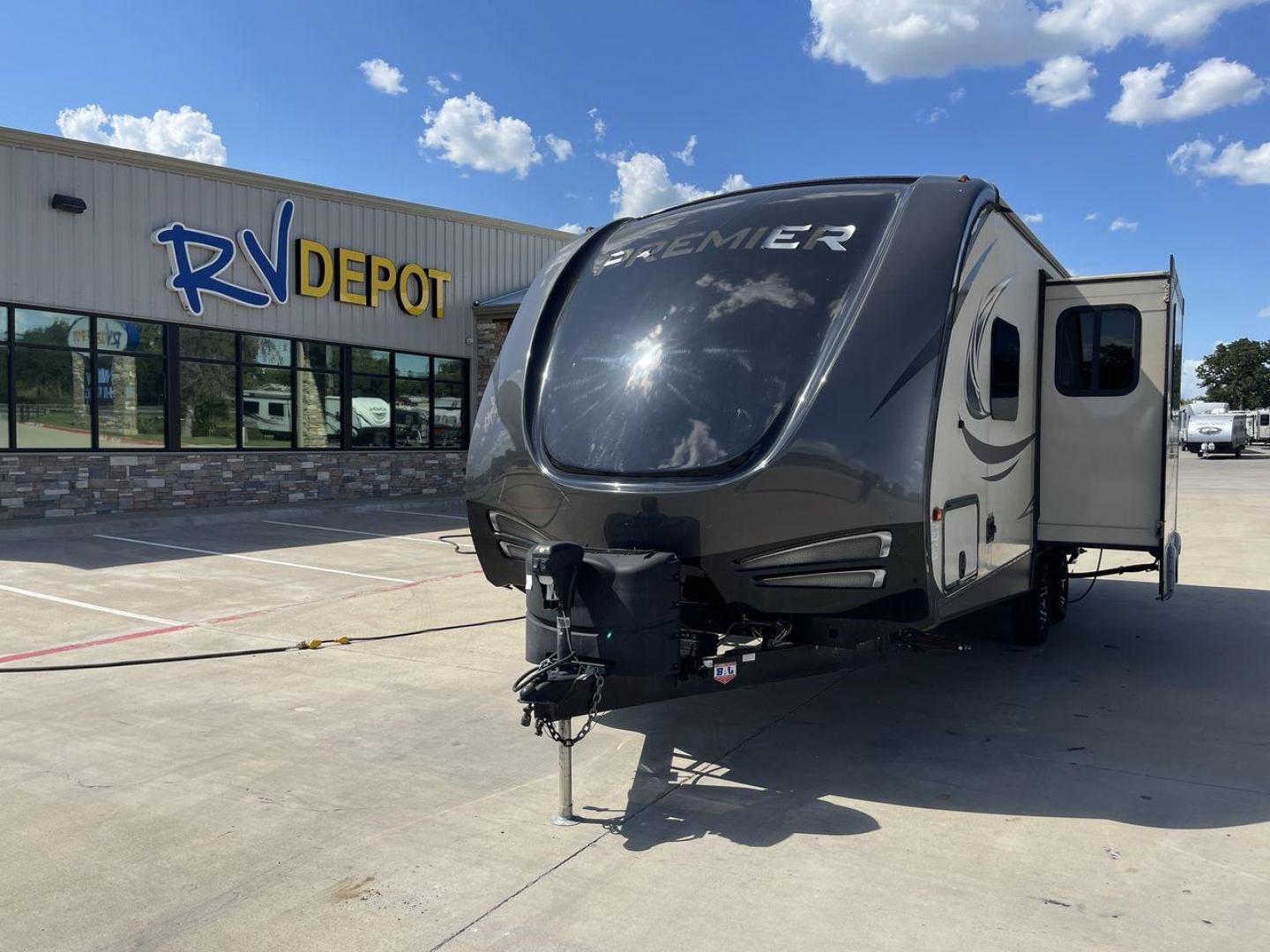 2019 KEYSTONE BULLET 22RBPR (4YDT22R21KD) , Length: 26.92 ft. | Dry Weight: 4,972 lbs. | Gross Weight: 6,500 lbs. | Slides: 1 transmission, located at 4319 N Main St, Cleburne, TX, 76033, (817) 678-5133, 32.385960, -97.391212 - The 2019 Keystone Bullet 22RBPR is a lightweight, compact, and feature-packed travel trailer. It is perfect for couples or small families looking for comfort and convenience on the road. With a length of 26.92 ft, a dry weight of 4,972 lbs., and a gross weight of 6,500 lbs., it offers an efficient a - Photo#0