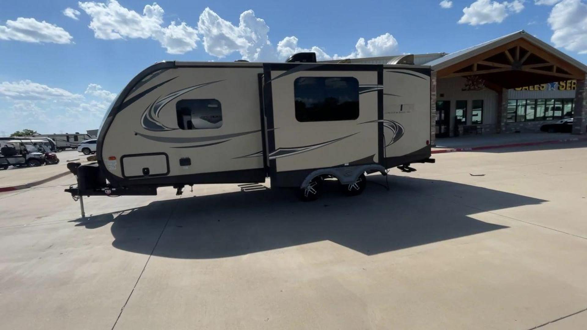 2019 KEYSTONE BULLET 22RBPR (4YDT22R21KD) , Length: 26.92 ft. | Dry Weight: 4,972 lbs. | Gross Weight: 6,500 lbs. | Slides: 1 transmission, located at 4319 N Main St, Cleburne, TX, 76033, (817) 678-5133, 32.385960, -97.391212 - The 2019 Keystone Bullet 22RBPR is a lightweight, compact, and feature-packed travel trailer. It is perfect for couples or small families looking for comfort and convenience on the road. With a length of 26.92 ft, a dry weight of 4,972 lbs., and a gross weight of 6,500 lbs., it offers an efficient a - Photo#6