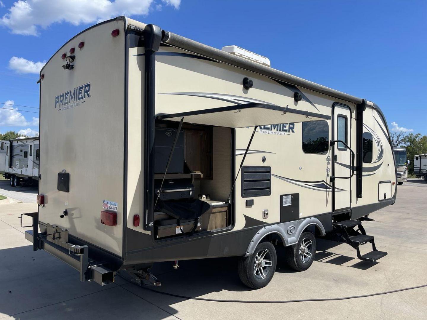 2019 KEYSTONE BULLET 22RBPR (4YDT22R21KD) , Length: 26.92 ft. | Dry Weight: 4,972 lbs. | Gross Weight: 6,500 lbs. | Slides: 1 transmission, located at 4319 N Main St, Cleburne, TX, 76033, (817) 678-5133, 32.385960, -97.391212 - The 2019 Keystone Bullet 22RBPR is a lightweight, compact, and feature-packed travel trailer. It is perfect for couples or small families looking for comfort and convenience on the road. With a length of 26.92 ft, a dry weight of 4,972 lbs., and a gross weight of 6,500 lbs., it offers an efficient a - Photo#25