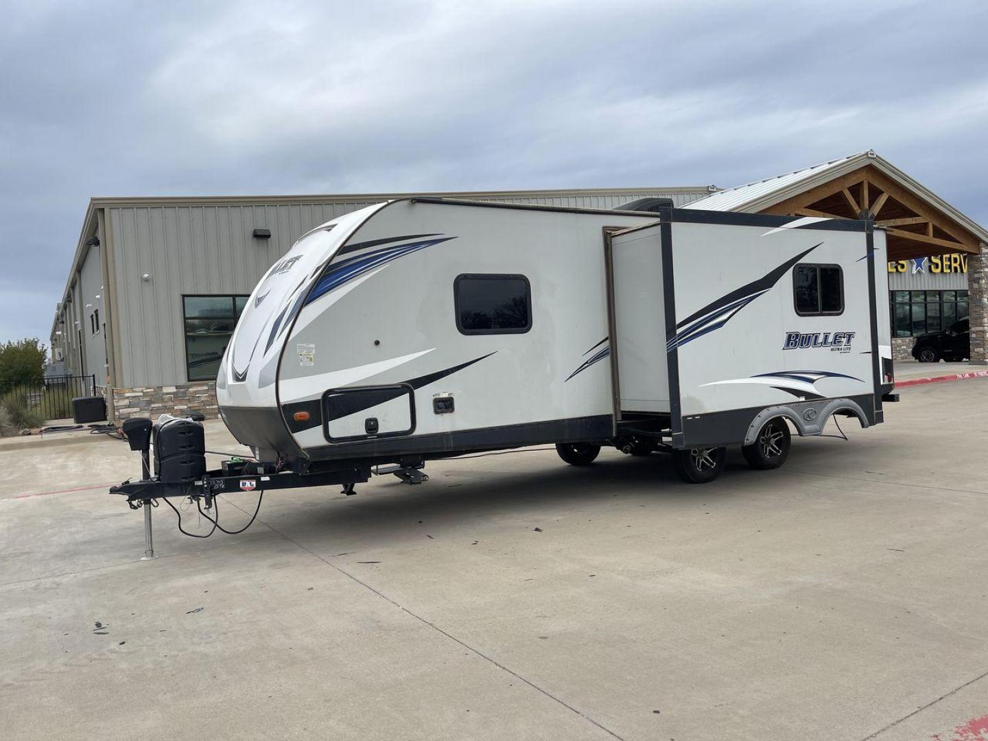 2019 KEYSTONE BULLET 248RKS (4YDT24821KT) , located at 4319 N Main St, Cleburne, TX, 76033, (817) 678-5133, 32.385960, -97.391212 - Discover extra features that contribute to making this RV an ideal investment. (1) Both the front and rear of the trailer have entry doors, providing convenient access and potentially enhancing ventilation options. (2) The 2019 Keystone Bullet 248RKS is significantly lighter than many similar-s - Photo#22