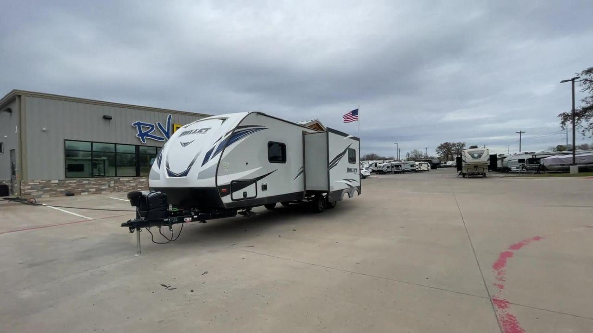 2019 KEYSTONE BULLET 248RKS (4YDT24821KT) , located at 4319 N Main St, Cleburne, TX, 76033, (817) 678-5133, 32.385960, -97.391212 - Discover extra features that contribute to making this RV an ideal investment. (1) Both the front and rear of the trailer have entry doors, providing convenient access and potentially enhancing ventilation options. (2) The 2019 Keystone Bullet 248RKS is significantly lighter than many similar-s - Photo#5