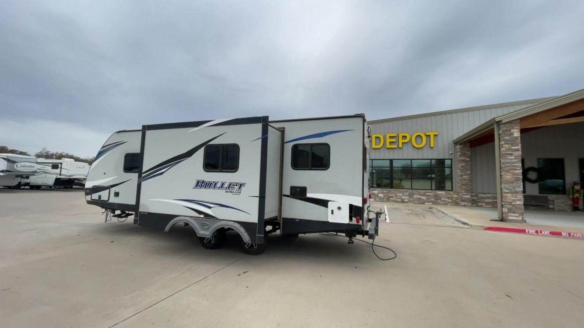 2019 KEYSTONE BULLET 248RKS (4YDT24821KT) , located at 4319 N Main St, Cleburne, TX, 76033, (817) 678-5133, 32.385960, -97.391212 - Discover extra features that contribute to making this RV an ideal investment. (1) Both the front and rear of the trailer have entry doors, providing convenient access and potentially enhancing ventilation options. (2) The 2019 Keystone Bullet 248RKS is significantly lighter than many similar-s - Photo#7