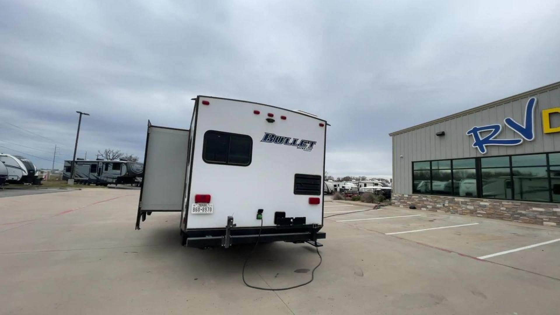 2019 KEYSTONE BULLET 248RKS (4YDT24821KT) , located at 4319 N Main St, Cleburne, TX, 76033, (817) 678-5133, 32.385960, -97.391212 - Discover extra features that contribute to making this RV an ideal investment. (1) Both the front and rear of the trailer have entry doors, providing convenient access and potentially enhancing ventilation options. (2) The 2019 Keystone Bullet 248RKS is significantly lighter than many similar-s - Photo#8