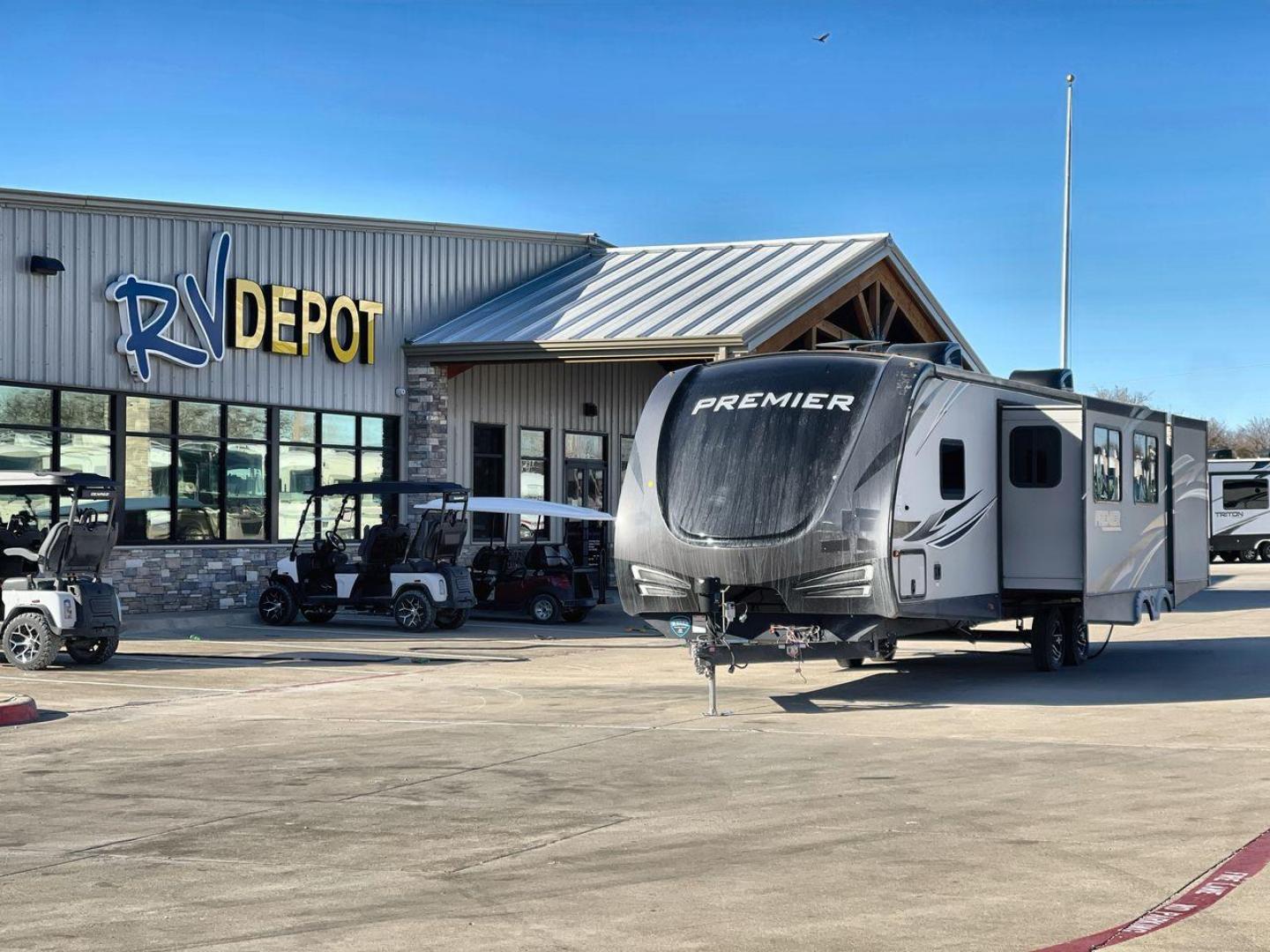 2019 KEYSTONE BULLET 34BIPR (4YDT34B28KD) , Length: 38.08 ft. | Dry Weight: 7,285 lbs. | Gross Weight: 9,400 lbs. | Slides: 3 transmission, located at 4319 N Main St, Cleburne, TX, 76033, (817) 678-5133, 32.385960, -97.391212 - Photo#0