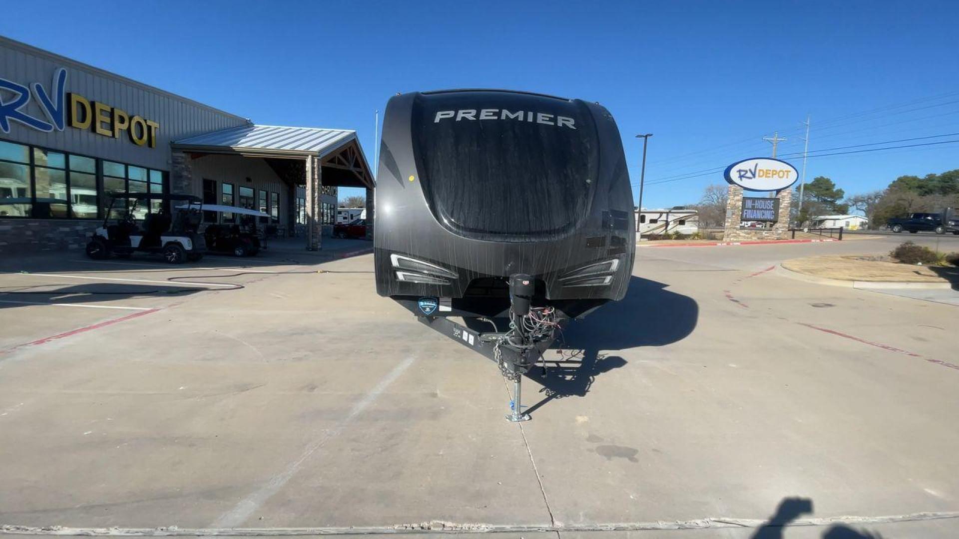 2019 KEYSTONE BULLET 34BIPR (4YDT34B28KD) , Length: 38.08 ft. | Dry Weight: 7,285 lbs. | Gross Weight: 9,400 lbs. | Slides: 3 transmission, located at 4319 N Main St, Cleburne, TX, 76033, (817) 678-5133, 32.385960, -97.391212 - Photo#4