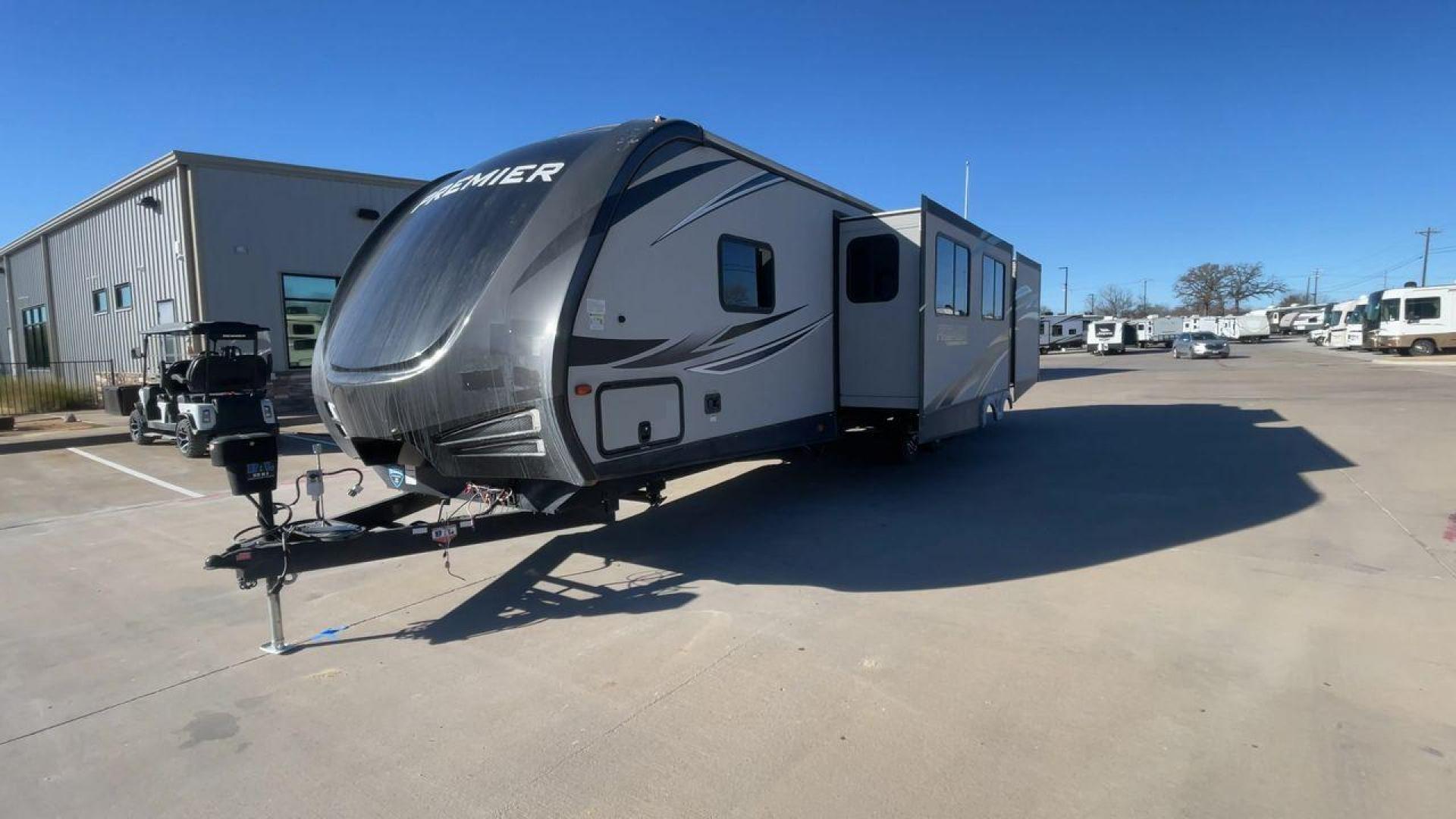 2019 KEYSTONE BULLET 34BIPR (4YDT34B28KD) , Length: 38.08 ft. | Dry Weight: 7,285 lbs. | Gross Weight: 9,400 lbs. | Slides: 3 transmission, located at 4319 N Main St, Cleburne, TX, 76033, (817) 678-5133, 32.385960, -97.391212 - Photo#5