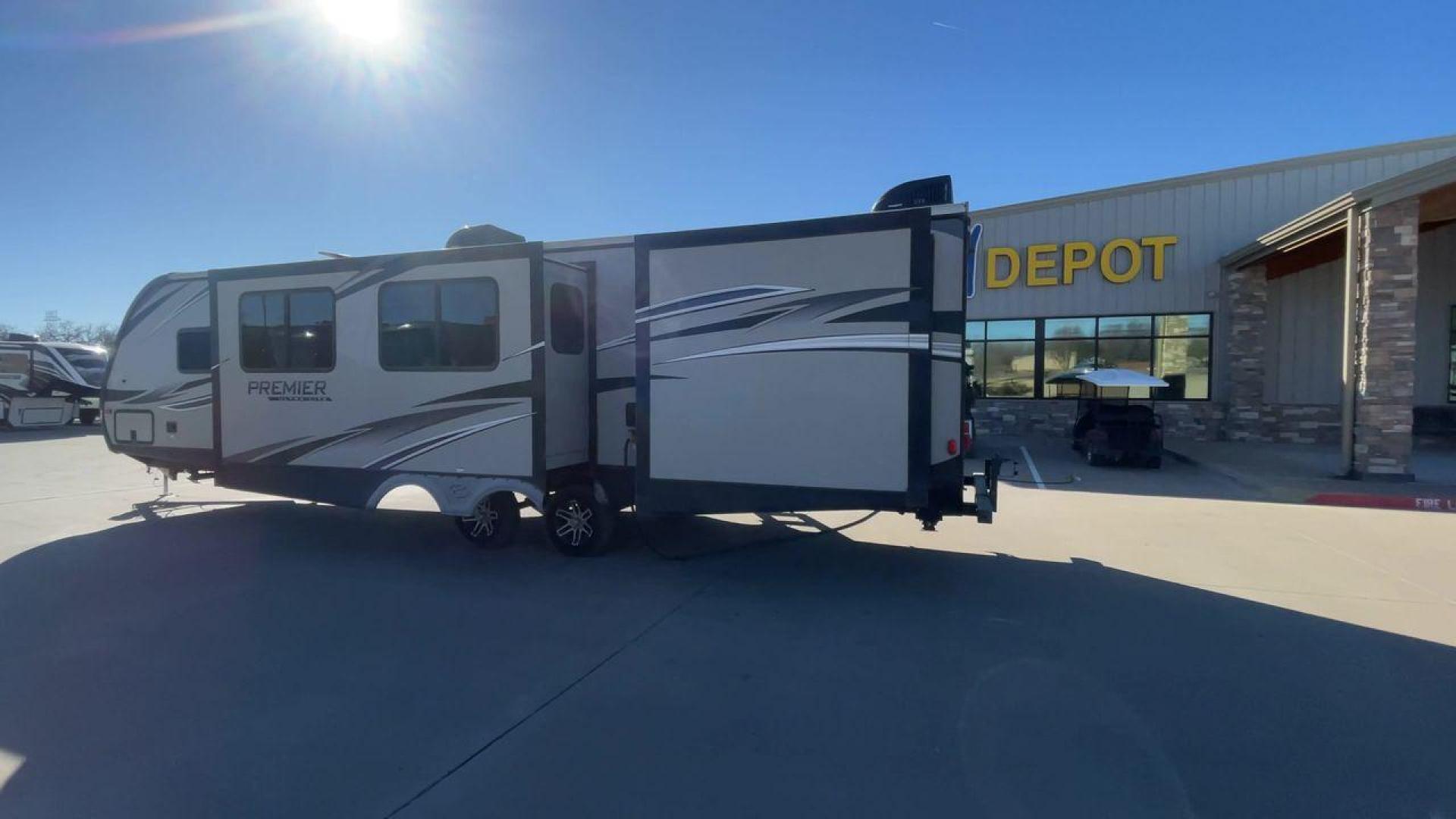 2019 KEYSTONE BULLET 34BIPR (4YDT34B28KD) , Length: 38.08 ft. | Dry Weight: 7,285 lbs. | Gross Weight: 9,400 lbs. | Slides: 3 transmission, located at 4319 N Main St, Cleburne, TX, 76033, (817) 678-5133, 32.385960, -97.391212 - Photo#7