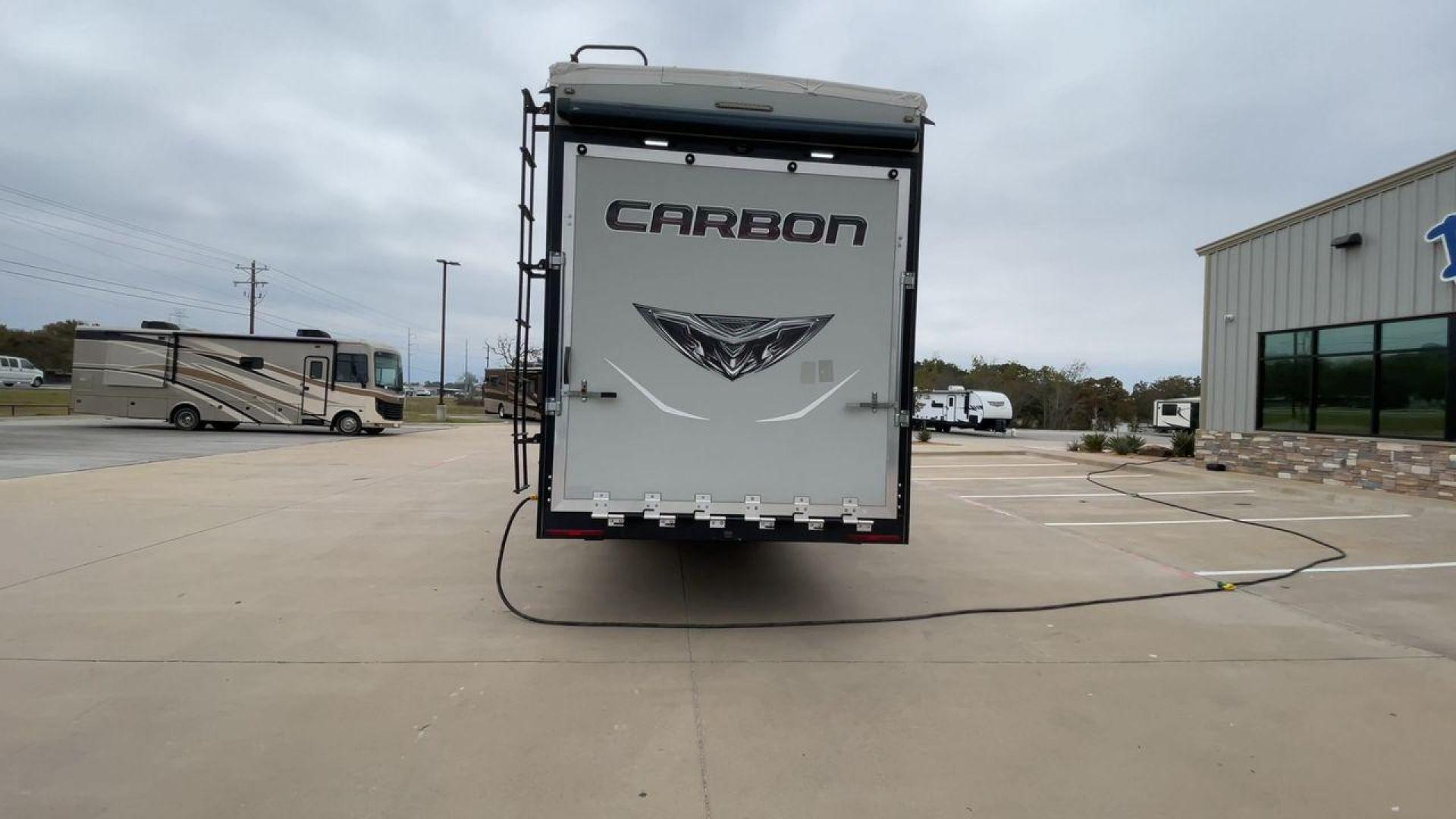 2019 KEYSTONE CARBON 403 (4YDF40337KR) , Length: 43.5 ft. | Dry Weight: 14,090 lbs. | Gross Weight: 19,000 lbs. | Slides: 3 transmission, located at 4319 N Main St, Cleburne, TX, 76033, (817) 678-5133, 32.385960, -97.391212 - Photo#8