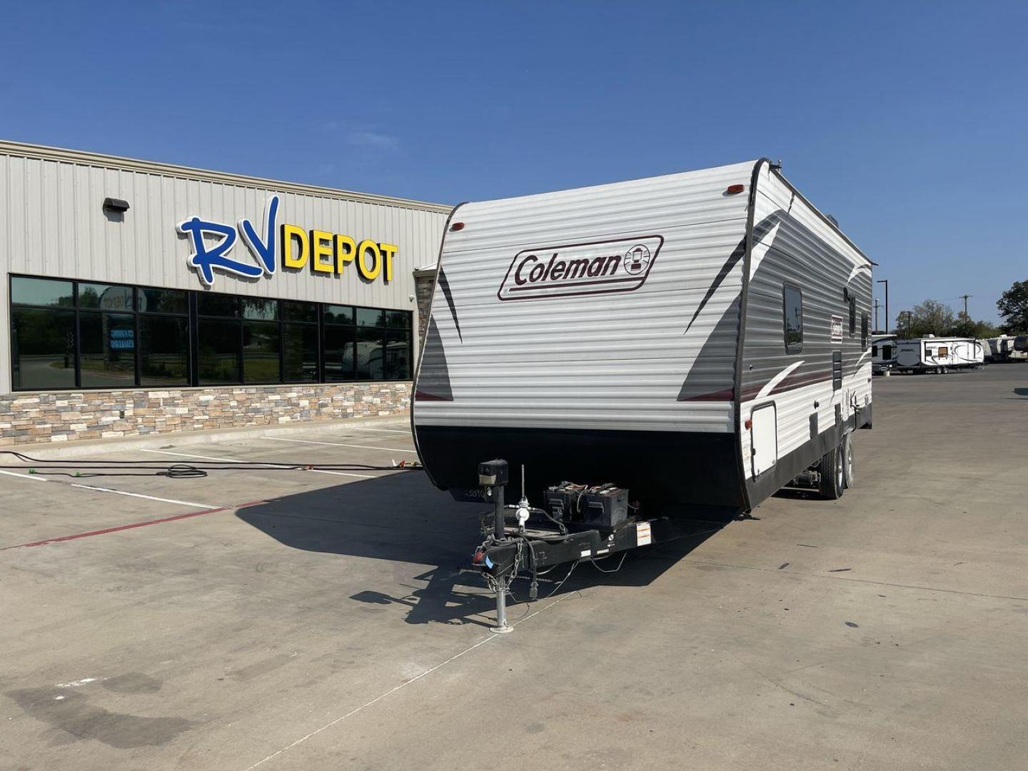 2019 KEYSTONE COLEMAN 250TQ (4YDT25028KH) , Length: 29.58 ft. | Dry Weight: 5,569 lbs. | Slides: 0 transmission, located at 4319 N Main St, Cleburne, TX, 76033, (817) 678-5133, 32.385960, -97.391212 - Photo#0