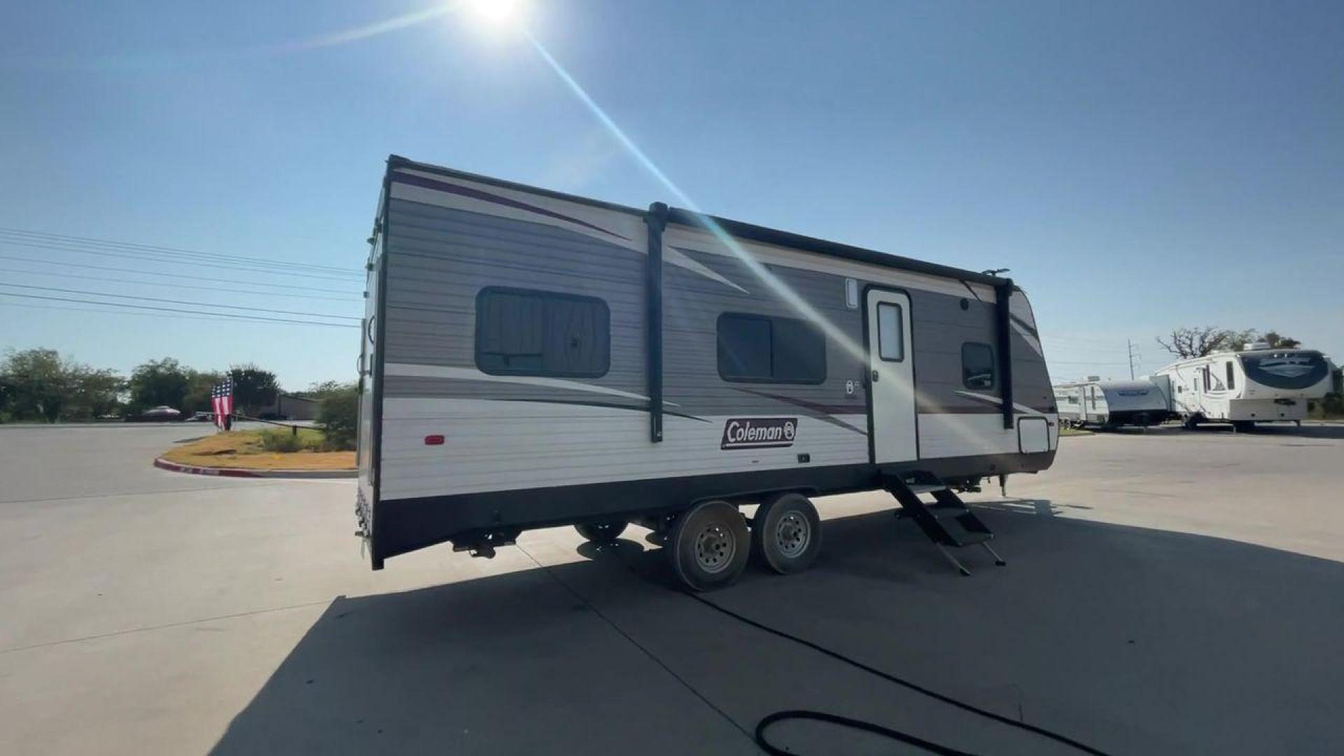 2019 KEYSTONE COLEMAN 250TQ (4YDT25028KH) , Length: 29.58 ft. | Dry Weight: 5,569 lbs. | Slides: 0 transmission, located at 4319 N Main St, Cleburne, TX, 76033, (817) 678-5133, 32.385960, -97.391212 - Photo#1