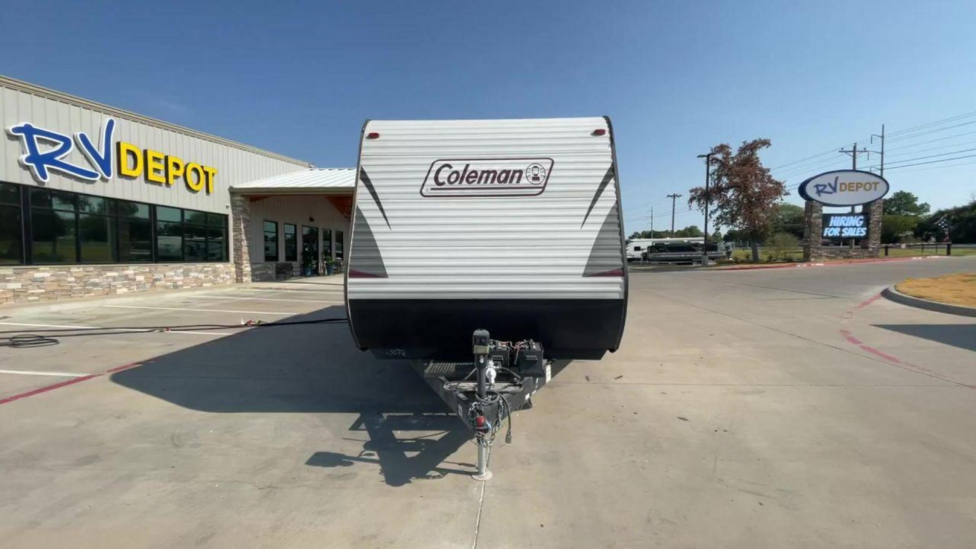 2019 KEYSTONE COLEMAN 250TQ (4YDT25028KH) , Length: 29.58 ft. | Dry Weight: 5,569 lbs. | Slides: 0 transmission, located at 4319 N Main St, Cleburne, TX, 76033, (817) 678-5133, 32.385960, -97.391212 - Photo#4