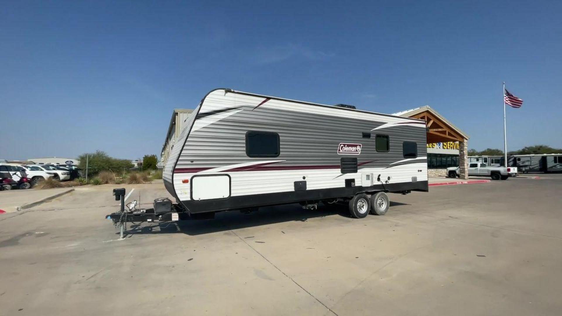 2019 KEYSTONE COLEMAN 250TQ (4YDT25028KH) , Length: 29.58 ft. | Dry Weight: 5,569 lbs. | Slides: 0 transmission, located at 4319 N Main St, Cleburne, TX, 76033, (817) 678-5133, 32.385960, -97.391212 - Photo#5