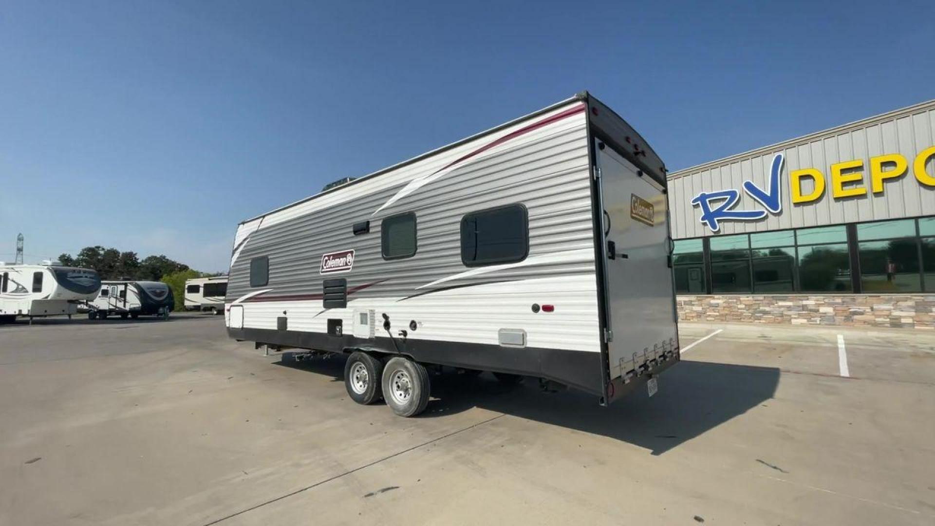 2019 KEYSTONE COLEMAN 250TQ (4YDT25028KH) , Length: 29.58 ft. | Dry Weight: 5,569 lbs. | Slides: 0 transmission, located at 4319 N Main St, Cleburne, TX, 76033, (817) 678-5133, 32.385960, -97.391212 - Photo#7