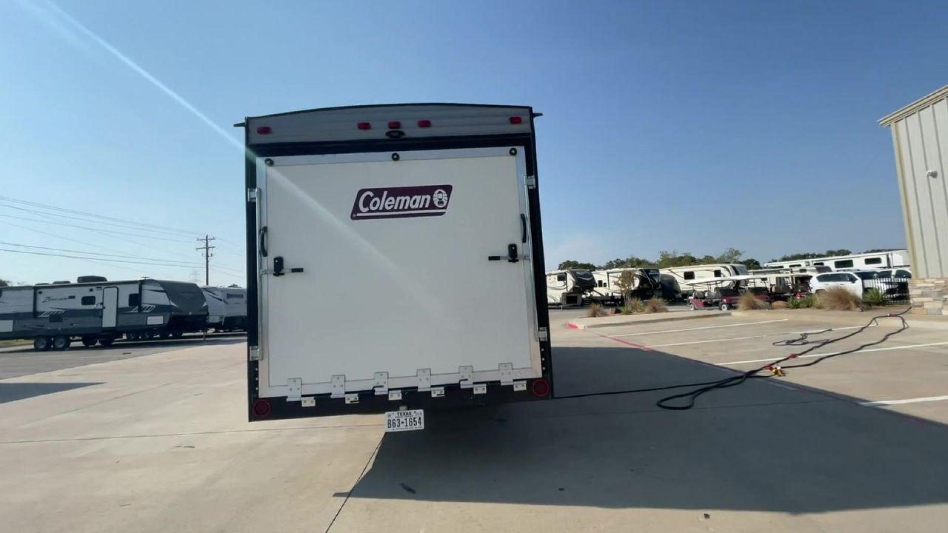 2019 KEYSTONE COLEMAN 250TQ (4YDT25028KH) , Length: 29.58 ft. | Dry Weight: 5,569 lbs. | Slides: 0 transmission, located at 4319 N Main St, Cleburne, TX, 76033, (817) 678-5133, 32.385960, -97.391212 - Photo#8