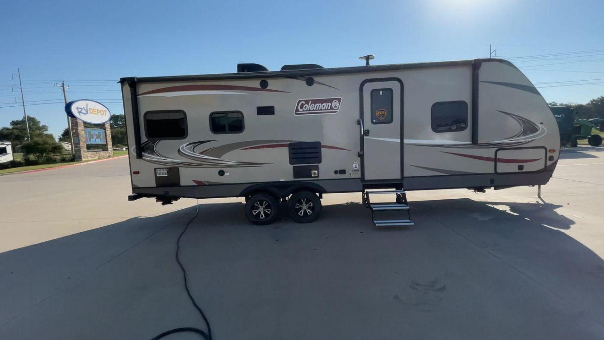 2019 KEYSTONE COLEMAN 2515RL (4YDT2512XKM) , Length: 29.42 ft. | Dry Weight: 5,619 lbs. | Slides: 1 transmission, located at 4319 N Main St, Cleburne, TX, 76033, (817) 678-5133, 32.385960, -97.391212 - Photo#2