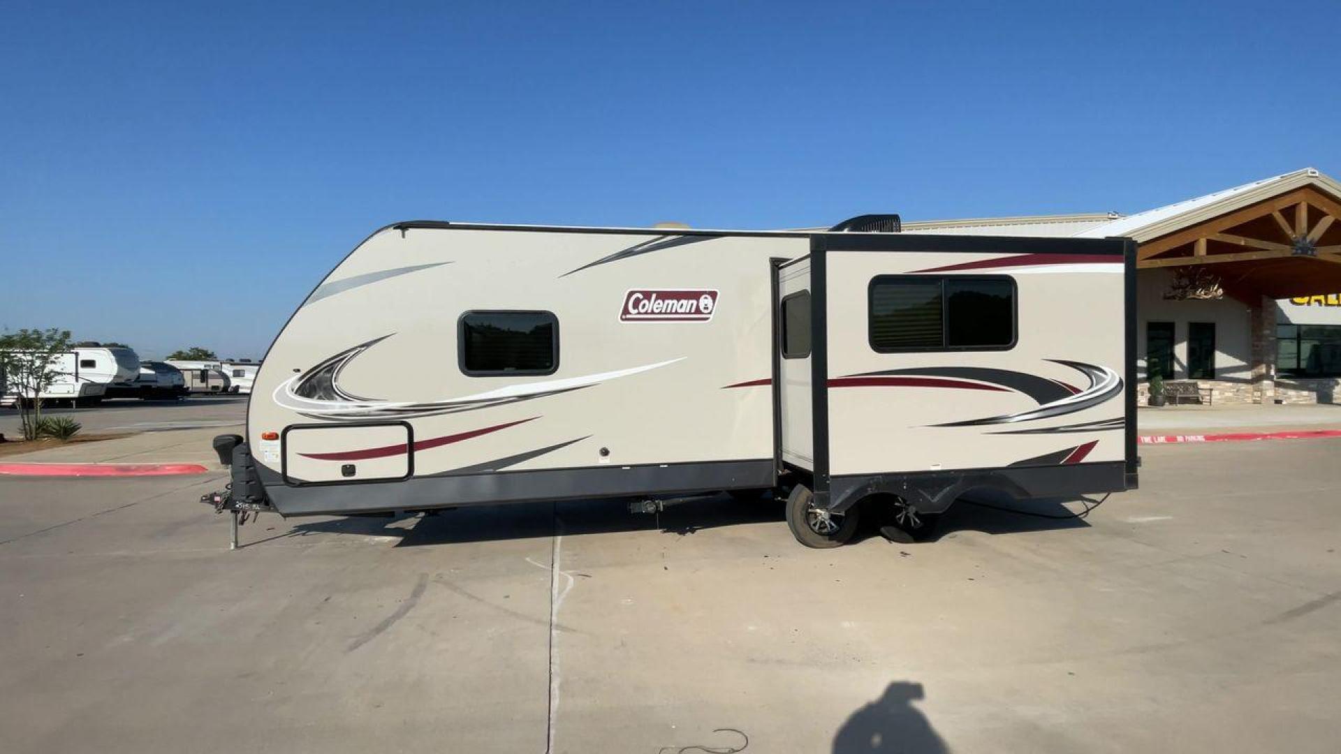 2019 KEYSTONE COLEMAN 2515RL (4YDT2512XKM) , Length: 29.42 ft. | Dry Weight: 5,619 lbs. | Slides: 1 transmission, located at 4319 N Main St, Cleburne, TX, 76033, (817) 678-5133, 32.385960, -97.391212 - Photo#6