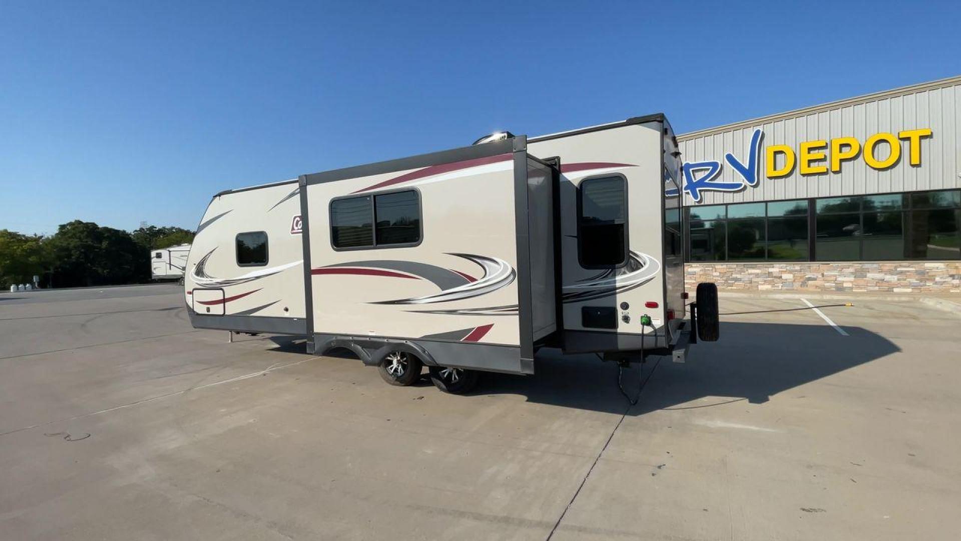 2019 KEYSTONE COLEMAN 2515RL (4YDT2512XKM) , Length: 29.42 ft. | Dry Weight: 5,619 lbs. | Slides: 1 transmission, located at 4319 N Main St, Cleburne, TX, 76033, (817) 678-5133, 32.385960, -97.391212 - Photo#7