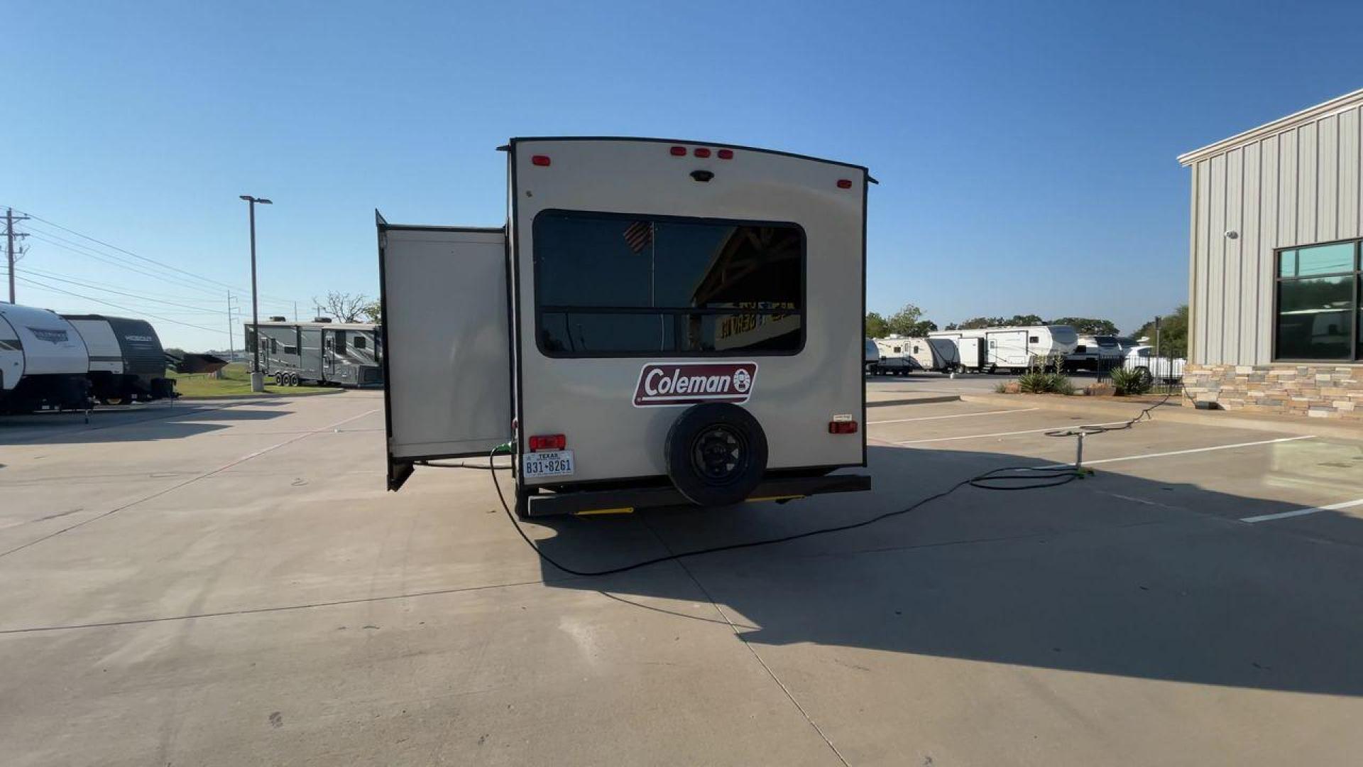 2019 KEYSTONE COLEMAN 2515RL (4YDT2512XKM) , Length: 29.42 ft. | Dry Weight: 5,619 lbs. | Slides: 1 transmission, located at 4319 N Main St, Cleburne, TX, 76033, (817) 678-5133, 32.385960, -97.391212 - Photo#8