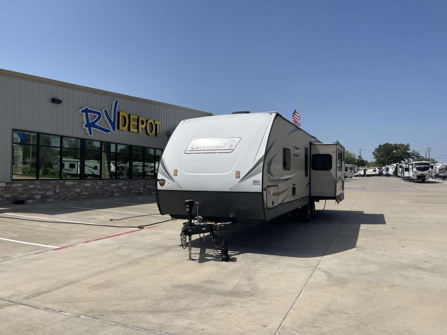 2019 KEYSTONE COLEMAN 2825RK (4YDT28226KM) , Length: 32.92 ft. | Dry Weight: 6,522 lbs. | Slides: 1 transmission, located at 4319 N Main St, Cleburne, TX, 76033, (817) 678-5133, 32.385960, -97.391212 - The 2019 Keystone Coleman 2825RK is intended for comfort and convenience. It measures 32.92 feet long and weighs 6,522 pounds dry. It has a single slide-out that greatly increases the inside room. The outside, streamlined with a clean, neutral color palette highlighted with red and black graphics, p - Photo#0