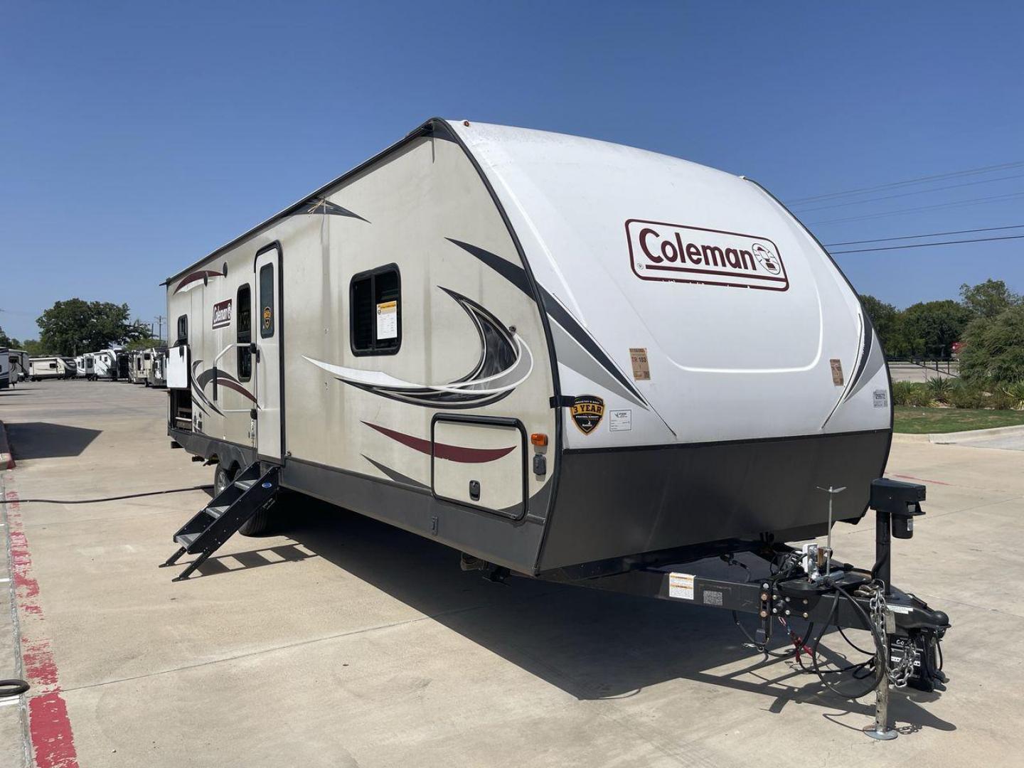 2019 KEYSTONE COLEMAN 2825RK (4YDT28226KM) , Length: 32.92 ft. | Dry Weight: 6,522 lbs. | Slides: 1 transmission, located at 4319 N Main St, Cleburne, TX, 76033, (817) 678-5133, 32.385960, -97.391212 - The 2019 Keystone Coleman 2825RK is intended for comfort and convenience. It measures 32.92 feet long and weighs 6,522 pounds dry. It has a single slide-out that greatly increases the inside room. The outside, streamlined with a clean, neutral color palette highlighted with red and black graphics, p - Photo#23