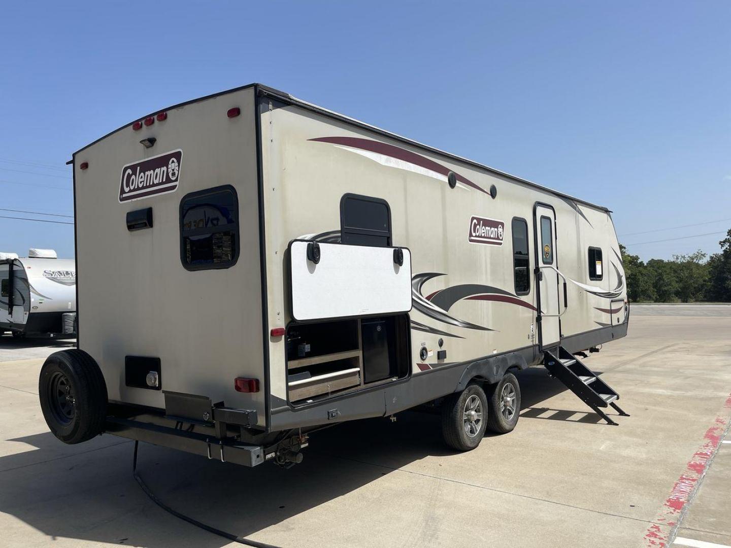 2019 KEYSTONE COLEMAN 2825RK (4YDT28226KM) , Length: 32.92 ft. | Dry Weight: 6,522 lbs. | Slides: 1 transmission, located at 4319 N Main St, Cleburne, TX, 76033, (817) 678-5133, 32.385960, -97.391212 - The 2019 Keystone Coleman 2825RK is intended for comfort and convenience. It measures 32.92 feet long and weighs 6,522 pounds dry. It has a single slide-out that greatly increases the inside room. The outside, streamlined with a clean, neutral color palette highlighted with red and black graphics, p - Photo#25