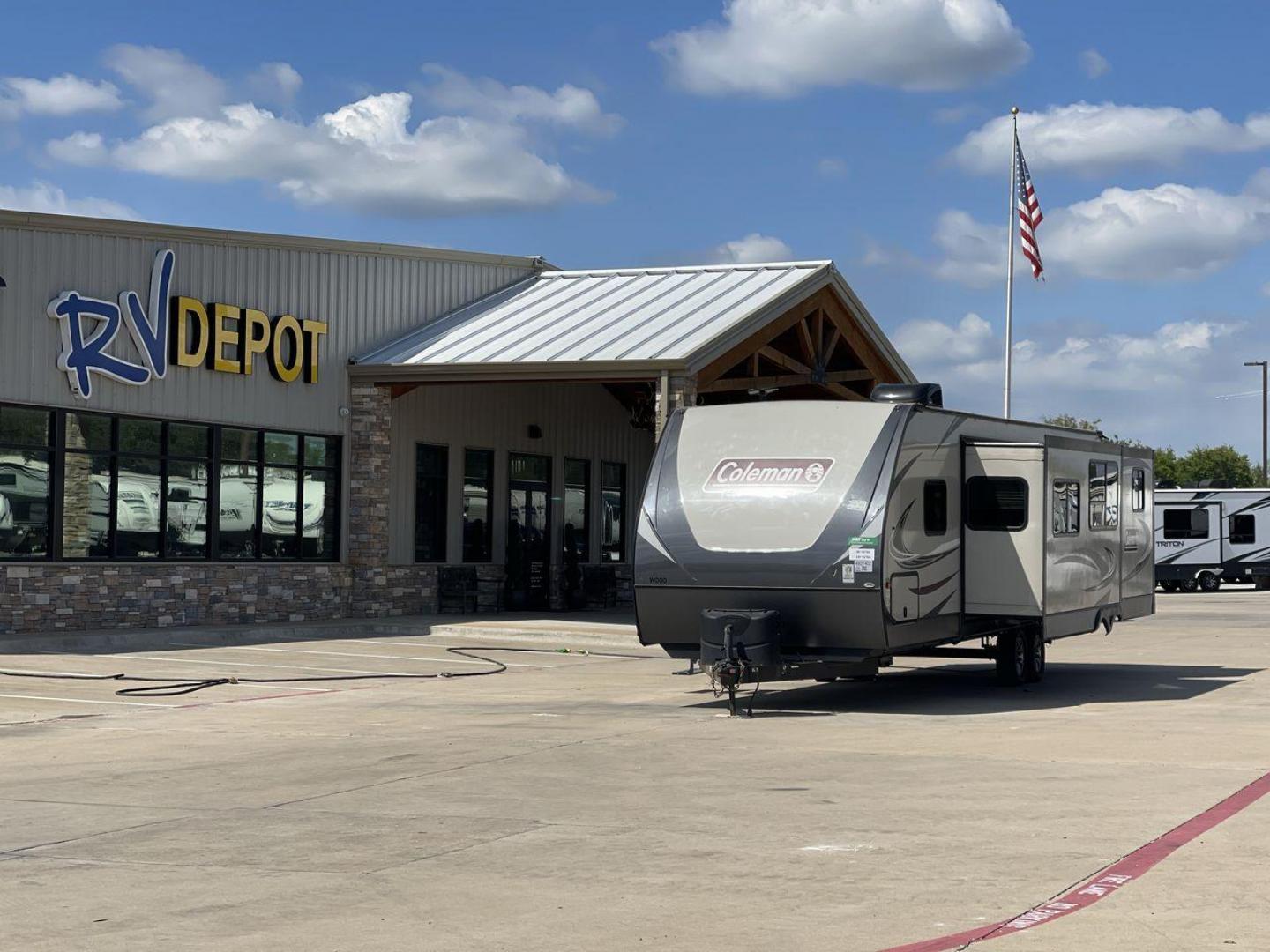 2019 KEYSTONE COLEMAN 3015BH (4YDT3012XKM) , Length: 34.75 ft. | Dry Weight: 7,211 lbs. | Slides: 2 transmission, located at 4319 N Main St, Cleburne, TX, 76033, (817) 678-5133, 32.385960, -97.391212 - Photo#0