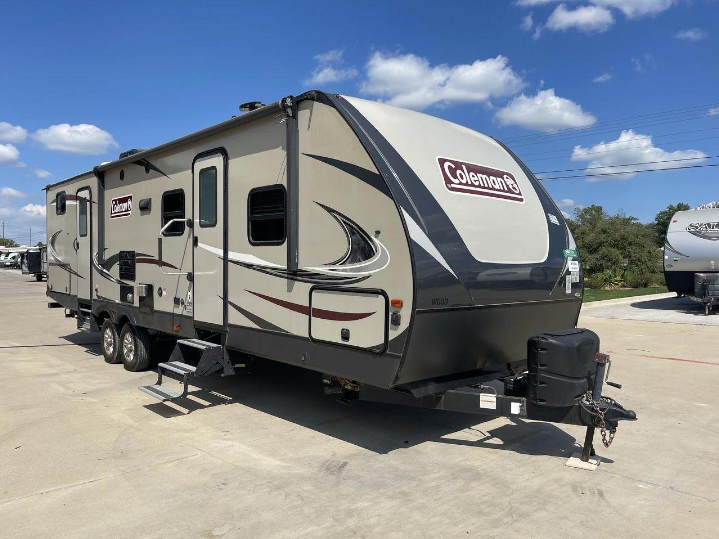 2019 KEYSTONE COLEMAN 3015BH (4YDT3012XKM) , Length: 34.75 ft. | Dry Weight: 7,211 lbs. | Slides: 2 transmission, located at 4319 N Main St, Cleburne, TX, 76033, (817) 678-5133, 32.385960, -97.391212 - Photo#23