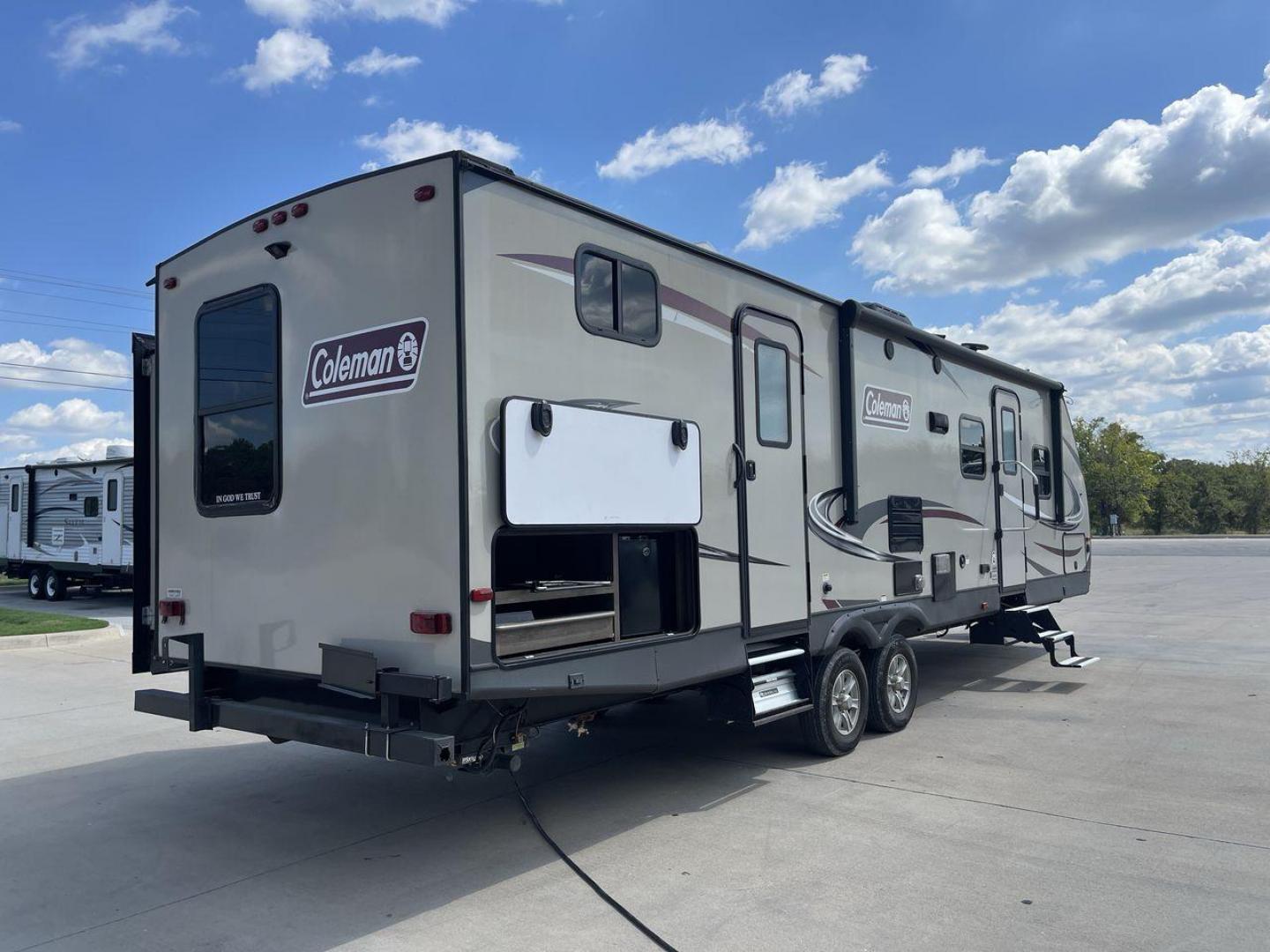 2019 KEYSTONE COLEMAN 3015BH (4YDT3012XKM) , Length: 34.75 ft. | Dry Weight: 7,211 lbs. | Slides: 2 transmission, located at 4319 N Main St, Cleburne, TX, 76033, (817) 678-5133, 32.385960, -97.391212 - Photo#25