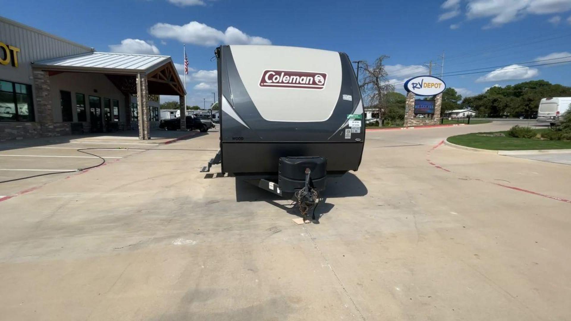 2019 KEYSTONE COLEMAN 3015BH (4YDT3012XKM) , Length: 34.75 ft. | Dry Weight: 7,211 lbs. | Slides: 2 transmission, located at 4319 N Main St, Cleburne, TX, 76033, (817) 678-5133, 32.385960, -97.391212 - Photo#4