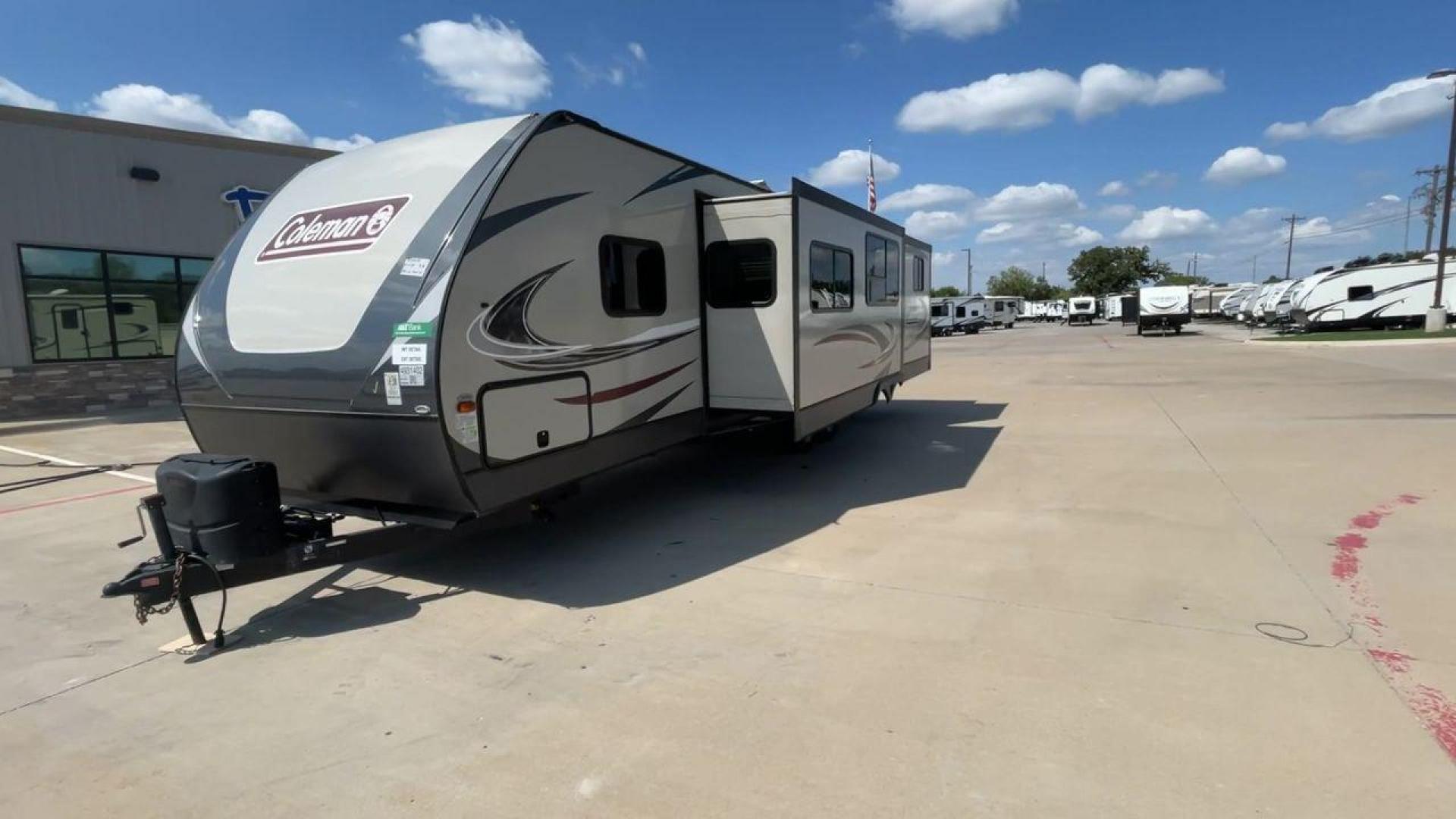 2019 KEYSTONE COLEMAN 3015BH (4YDT3012XKM) , Length: 34.75 ft. | Dry Weight: 7,211 lbs. | Slides: 2 transmission, located at 4319 N Main St, Cleburne, TX, 76033, (817) 678-5133, 32.385960, -97.391212 - Photo#5