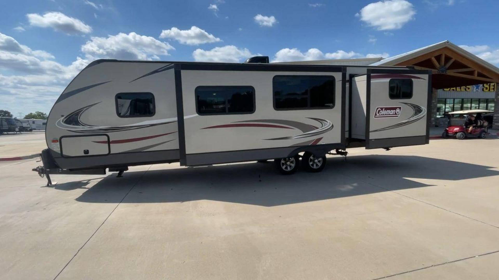 2019 KEYSTONE COLEMAN 3015BH (4YDT3012XKM) , Length: 34.75 ft. | Dry Weight: 7,211 lbs. | Slides: 2 transmission, located at 4319 N Main St, Cleburne, TX, 76033, (817) 678-5133, 32.385960, -97.391212 - Photo#6