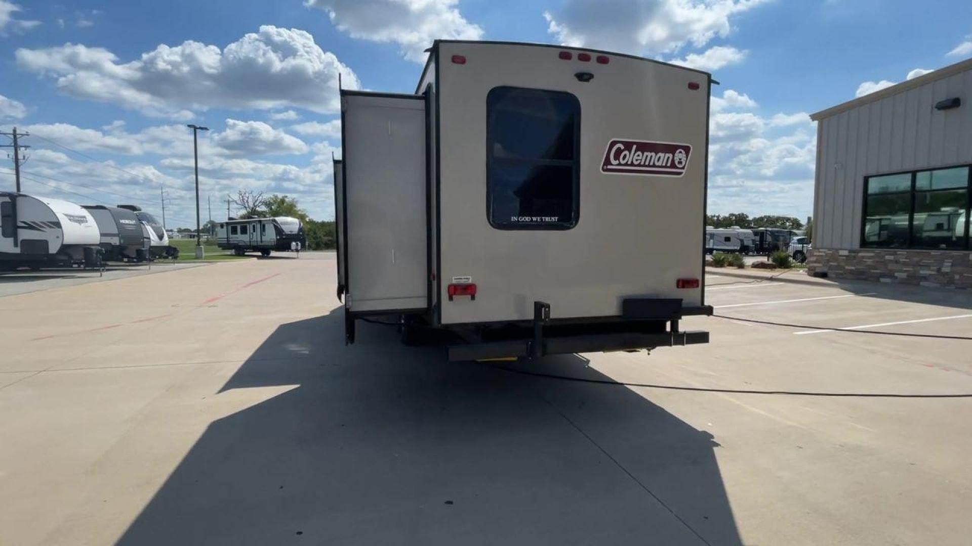 2019 KEYSTONE COLEMAN 3015BH (4YDT3012XKM) , Length: 34.75 ft. | Dry Weight: 7,211 lbs. | Slides: 2 transmission, located at 4319 N Main St, Cleburne, TX, 76033, (817) 678-5133, 32.385960, -97.391212 - Photo#8