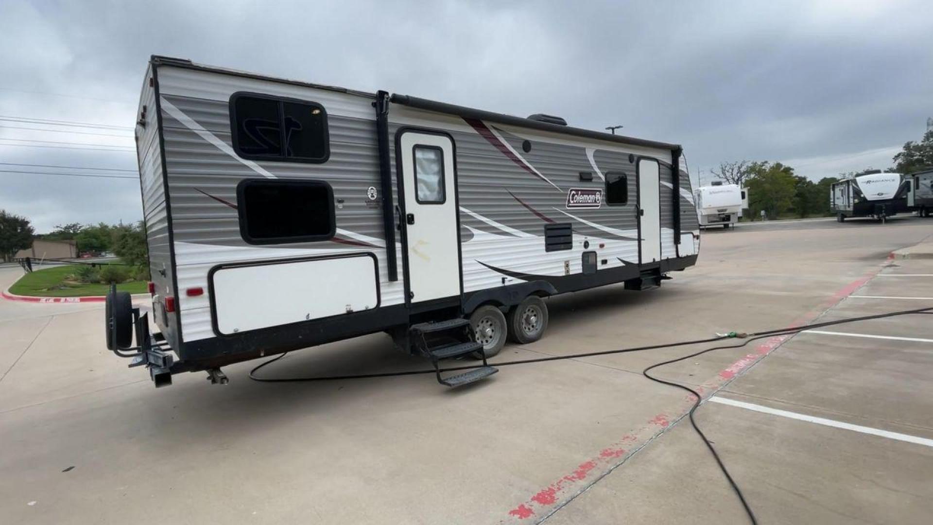 2019 KEYSTONE COLEMAN BH (4YDT28523KY) , Length: 32.75 ft. | Dry Weight: 6,544 lbs | Slides: 1 transmission, located at 4319 N Main St, Cleburne, TX, 76033, (817) 678-5133, 32.385960, -97.391212 - The 2019 Keystone Coleman 285BH is a flexible travel trailer made for modern adventurers. This RV is perfectly balanced in terms of spaciousness and maneuverability, with a length of 32.75 feet and a dry weight of 6,544 pounds. With a single slide, this travel trailer provides plenty of interior spa - Photo#1