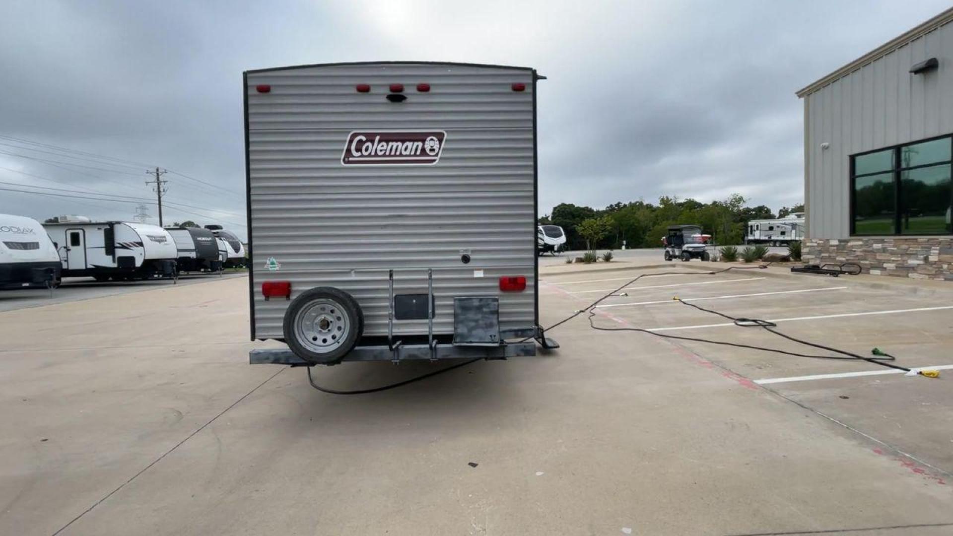 2019 KEYSTONE COLEMAN BH (4YDT28523KY) , Length: 32.75 ft. | Dry Weight: 6,544 lbs | Slides: 1 transmission, located at 4319 N Main St, Cleburne, TX, 76033, (817) 678-5133, 32.385960, -97.391212 - The 2019 Keystone Coleman 285BH is a flexible travel trailer made for modern adventurers. This RV is perfectly balanced in terms of spaciousness and maneuverability, with a length of 32.75 feet and a dry weight of 6,544 pounds. With a single slide, this travel trailer provides plenty of interior spa - Photo#8