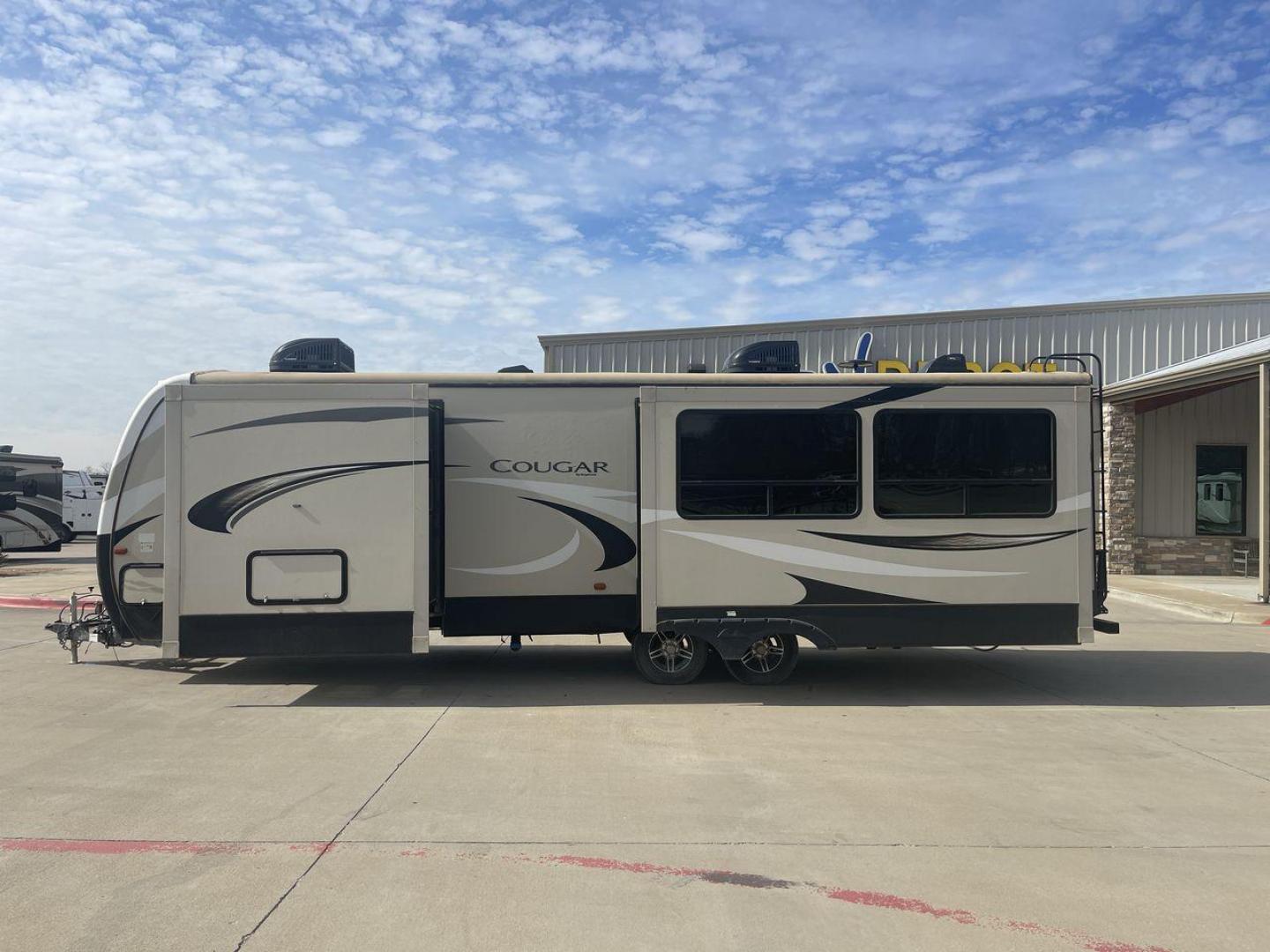 2019 TAN KEYSTONE COUGAR 29RLD (4YDT29R22JV) , Length: 34 ft. | Dry Weight: 7,380 lbs. | Gross Weight: 9,560 lbs. | Slides: 2 transmission, located at 4319 N Main St, Cleburne, TX, 76033, (817) 678-5133, 32.385960, -97.391212 - The 2019 Keystone Cougar 29RLD is a dual-axle aluminum wheel set-up measuring exactly 34 ft. in length. It has a dry weight of 7,380 lbs. and a GVWR of 9,560 lbs. Its exterior is a base color of tan with black and white accents. It comes with automatic heating and cooling rated at 35,000 and 15,000 - Photo#22