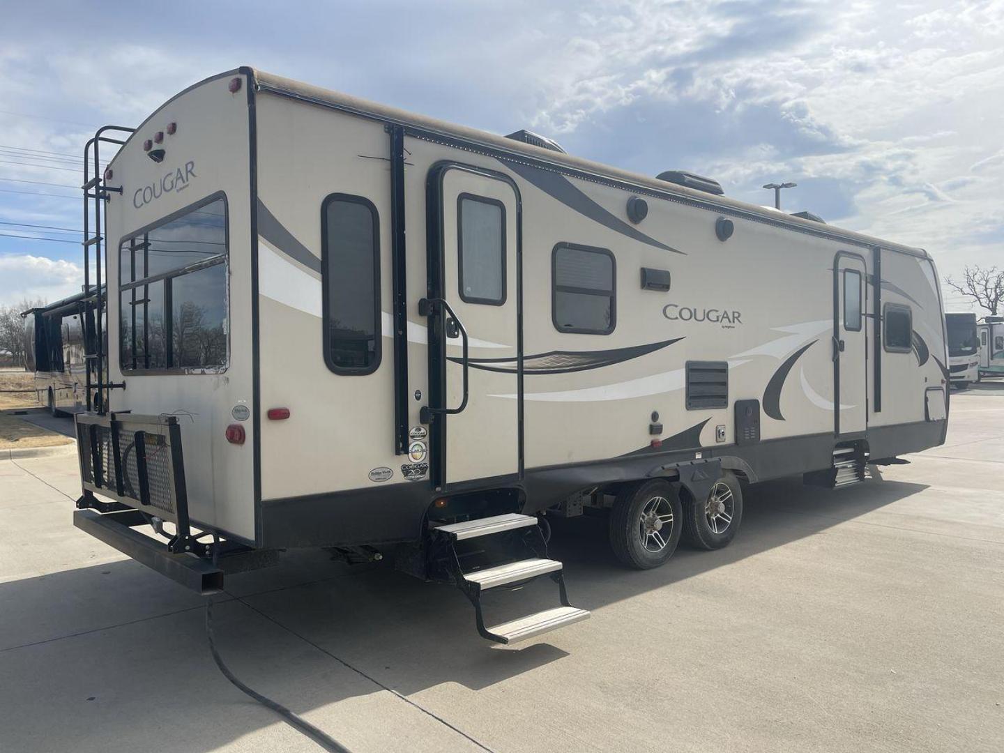 2019 TAN KEYSTONE COUGAR 29RLD (4YDT29R22JV) , Length: 34 ft. | Dry Weight: 7,380 lbs. | Gross Weight: 9,560 lbs. | Slides: 2 transmission, located at 4319 N Main St, Cleburne, TX, 76033, (817) 678-5133, 32.385960, -97.391212 - The 2019 Keystone Cougar 29RLD is a dual-axle aluminum wheel set-up measuring exactly 34 ft. in length. It has a dry weight of 7,380 lbs. and a GVWR of 9,560 lbs. Its exterior is a base color of tan with black and white accents. It comes with automatic heating and cooling rated at 35,000 and 15,000 - Photo#23