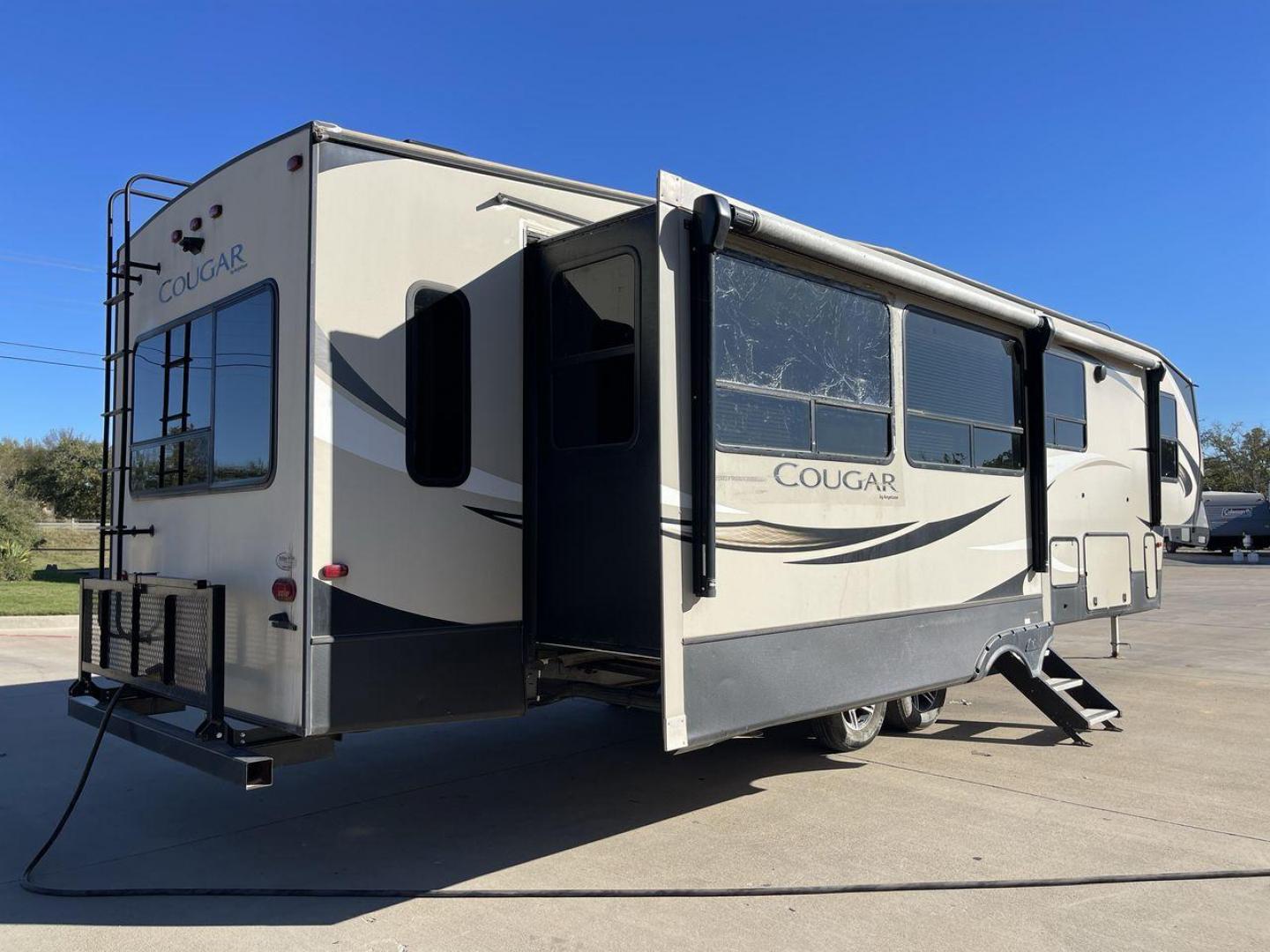 2019 KEYSTONE COUGAR 368MBI (4YDF3682XK2) , Length: 40.08 ft. | Dry Weight: 11,575 lbs. | Gross Weight: 13,980 lbs.| Slides: 4 transmission, located at 4319 N Main St, Cleburne, TX, 76033, (817) 678-5133, 32.385960, -97.391212 - Photo#24