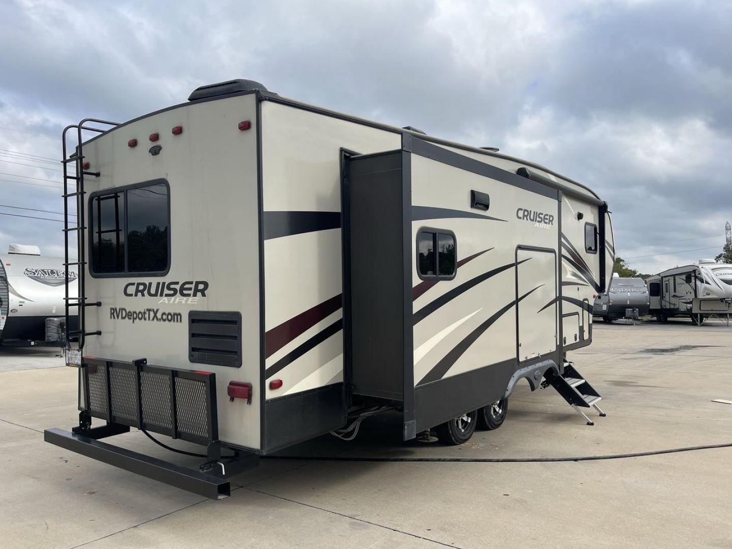 2019 KEYSTONE CRUISER AIRE 28RD (4YDF28R26K6) , Length: 32.58 ft. | Dry Weight: 8,454 lbs. | Slides: 3 transmission, located at 4319 N Main St, Cleburne, TX, 76033, (817) 678-5133, 32.385960, -97.391212 - Photo#24