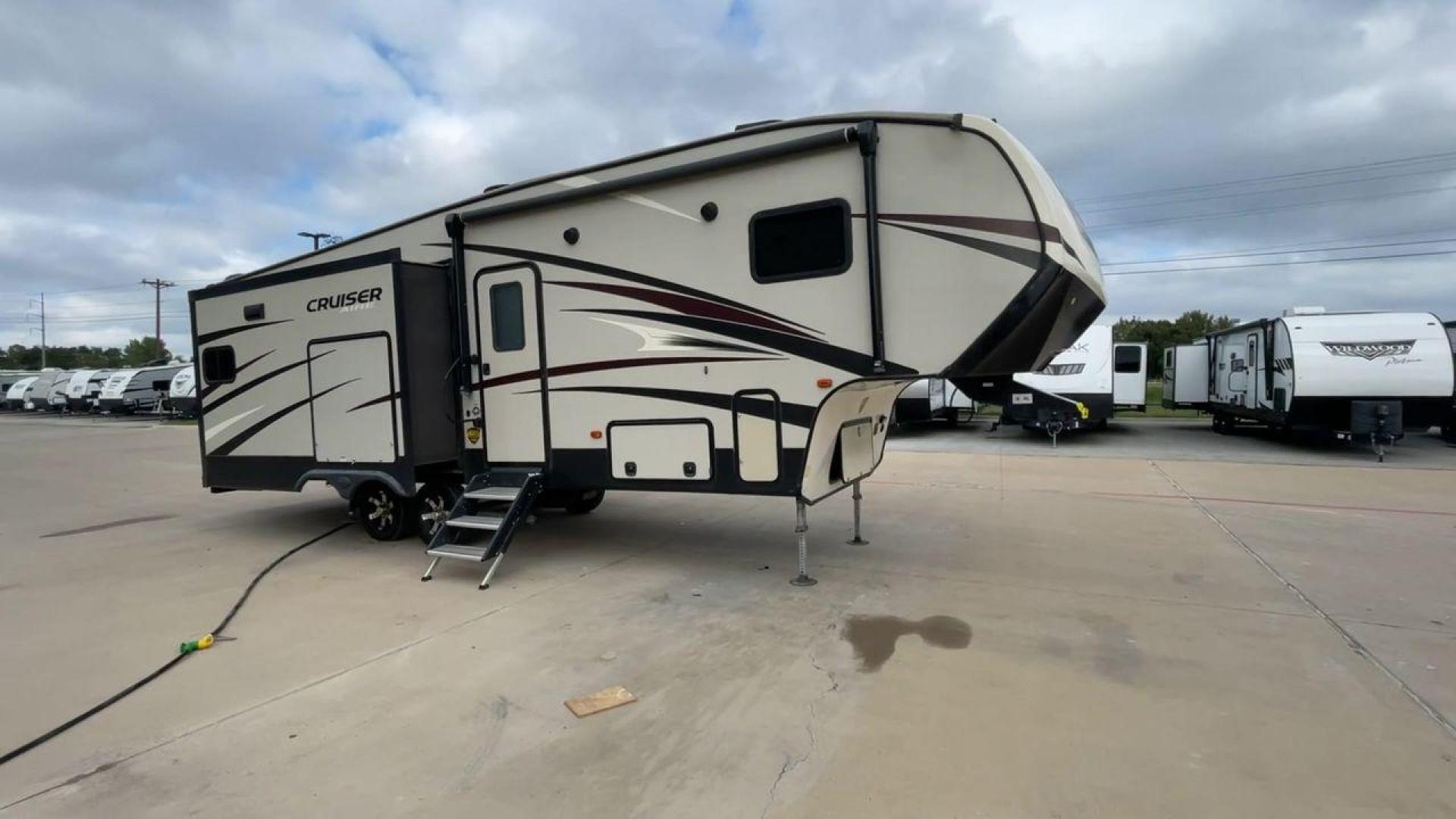 2019 KEYSTONE CRUISER AIRE 28RD (4YDF28R26K6) , Length: 32.58 ft. | Dry Weight: 8,454 lbs. | Slides: 3 transmission, located at 4319 N Main St, Cleburne, TX, 76033, (817) 678-5133, 32.385960, -97.391212 - Photo#3