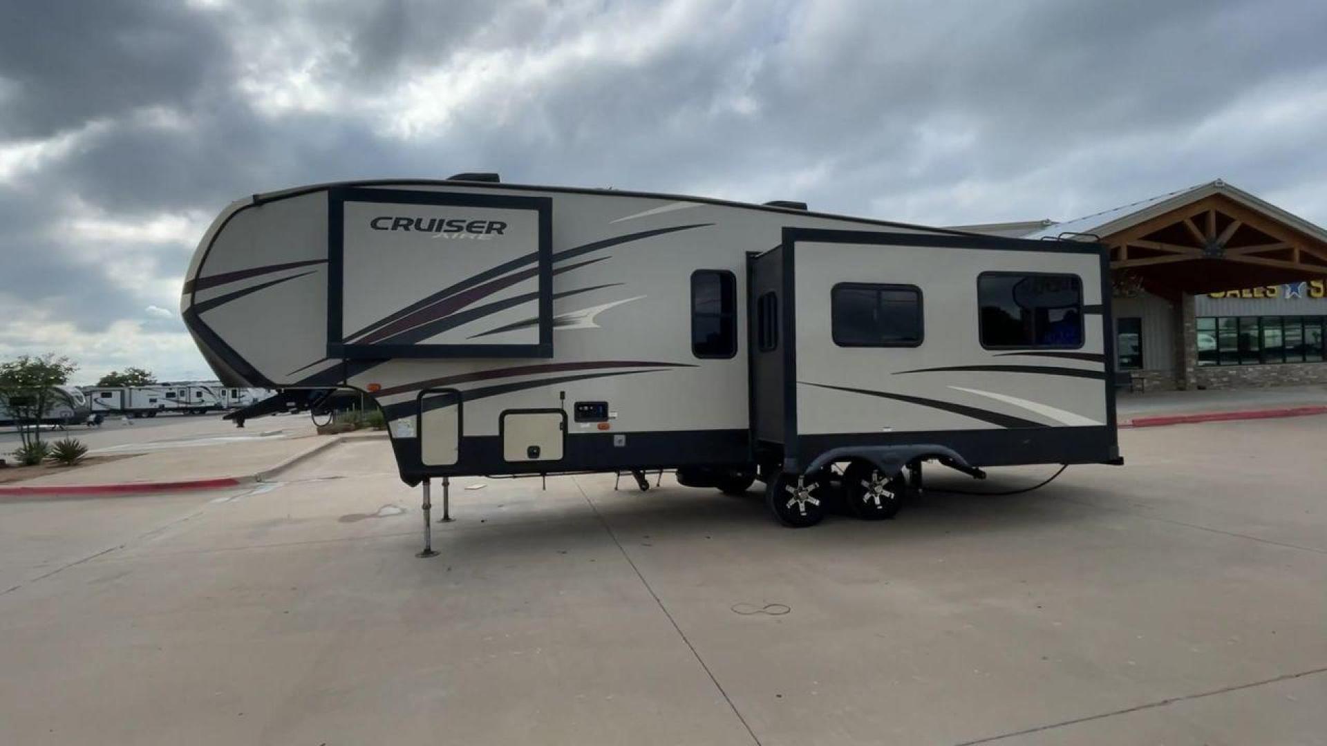 2019 KEYSTONE CRUISER AIRE 28RD (4YDF28R26K6) , Length: 32.58 ft. | Dry Weight: 8,454 lbs. | Slides: 3 transmission, located at 4319 N Main St, Cleburne, TX, 76033, (817) 678-5133, 32.385960, -97.391212 - Photo#6