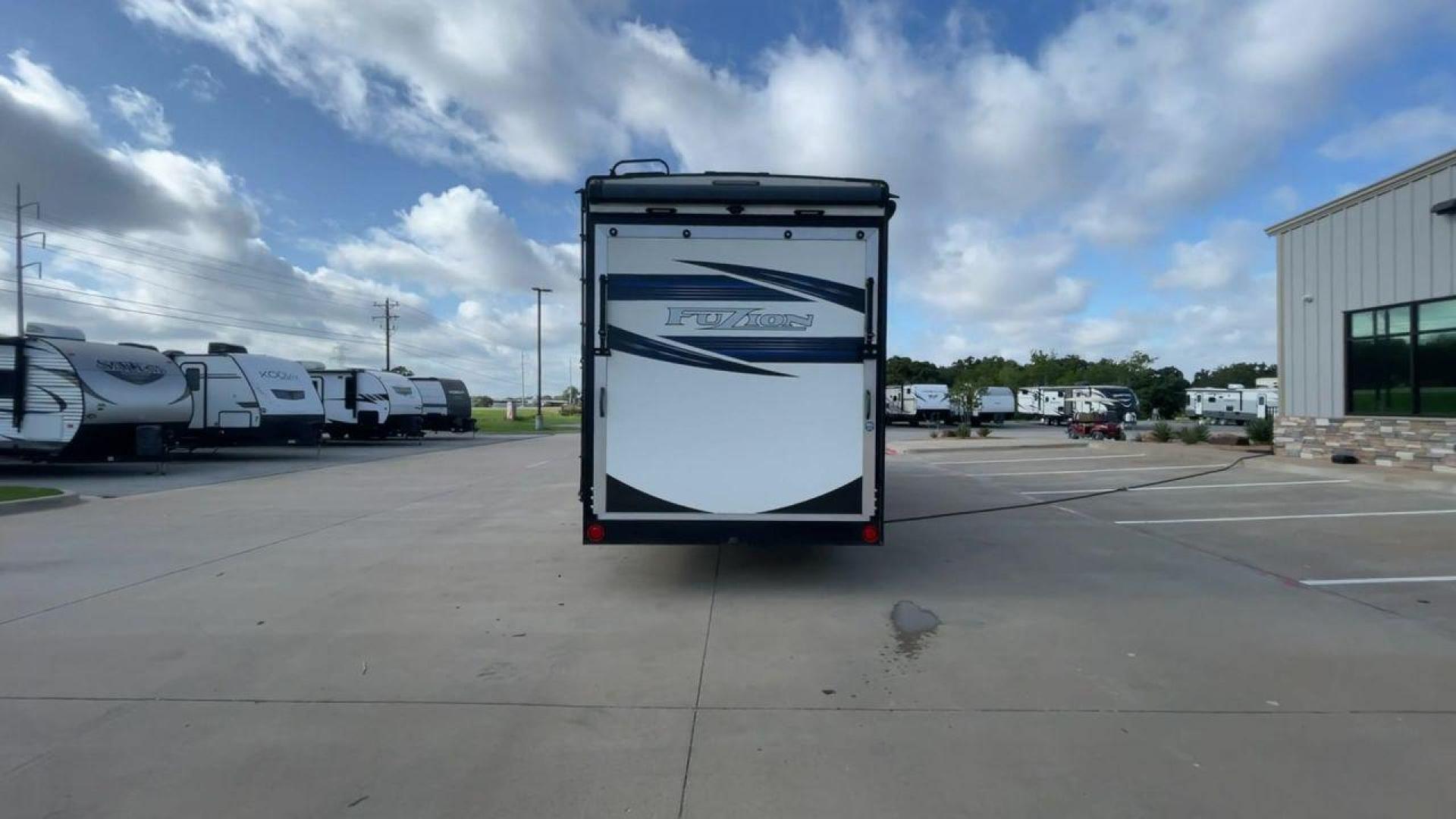 2019 KEYSTONE FUZION 373 (4YDF37322KF) , Length: 39 ft. | Dry Weight: 13,920 lbs. | Gross Weight: 17,000 lbs. | Slides: 3 transmission, located at 4319 N Main St, Cleburne, TX, 76033, (817) 678-5133, 32.385960, -97.391212 - Photo#8