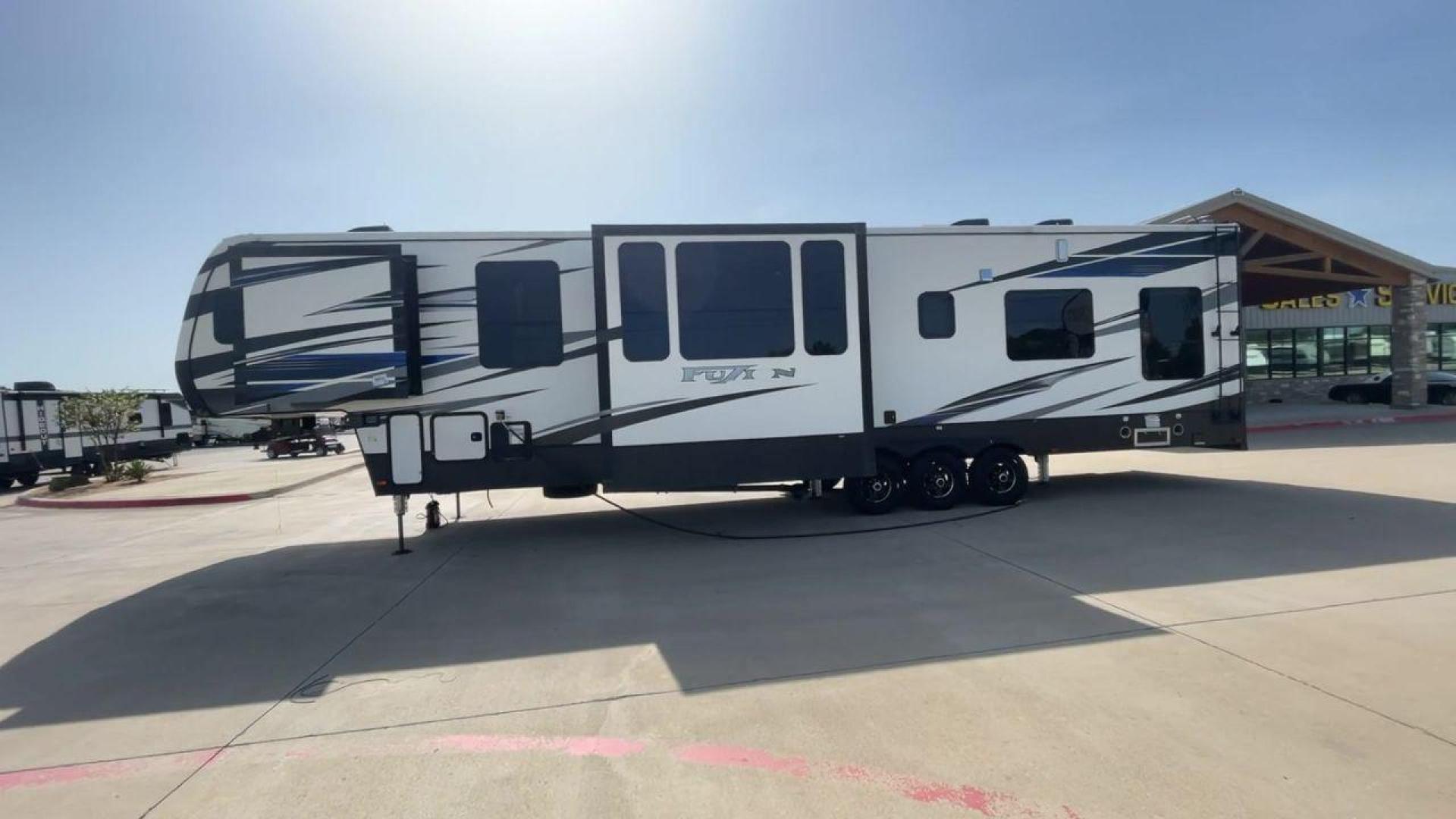 2019 KEYSTONE FUZION 424 (4YDF4243XKF) , located at 4319 N Main St, Cleburne, TX, 76033, (817) 678-5133, 32.385960, -97.391212 - Photo#6