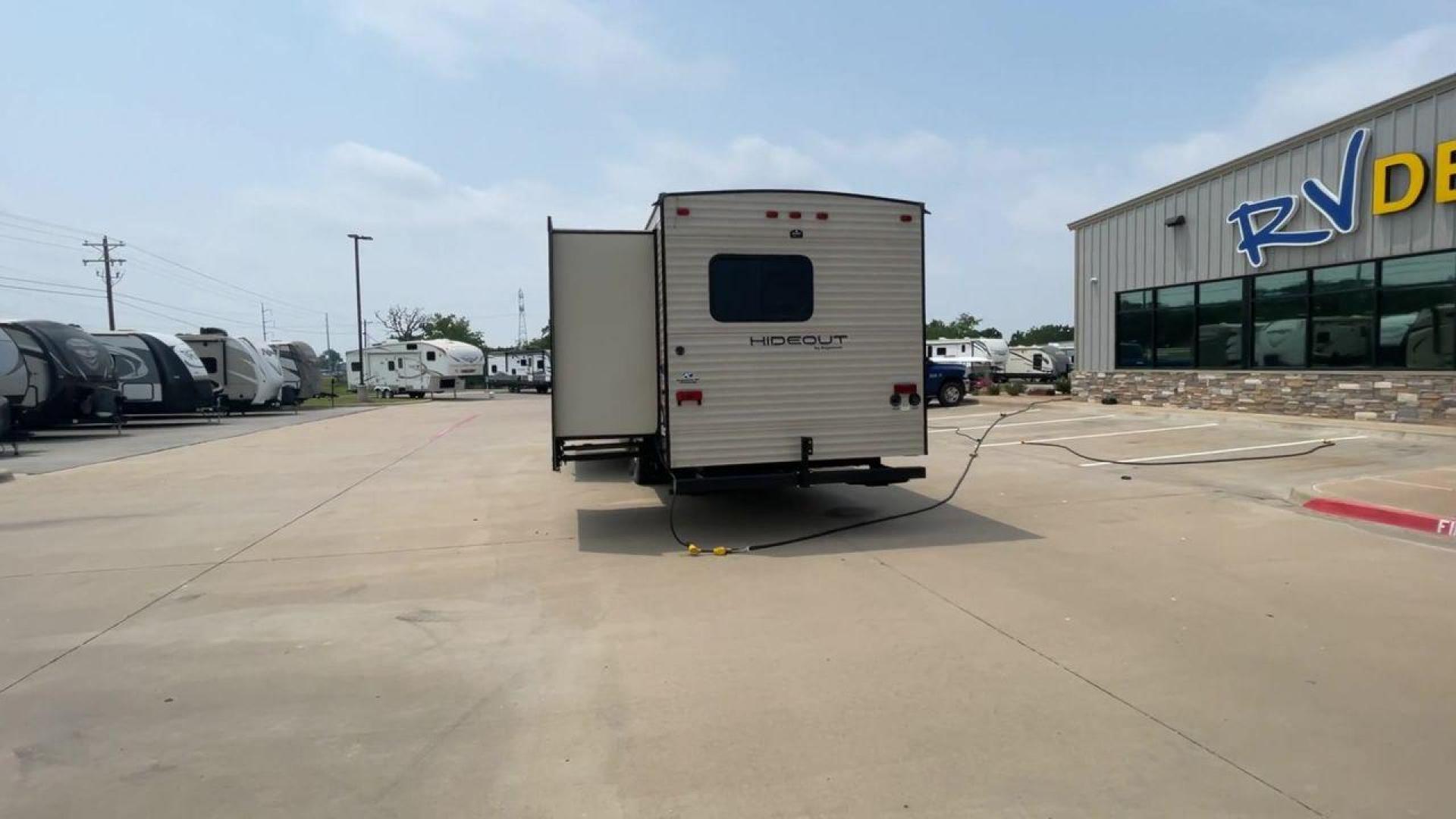 2019 KEYSTONE HIDEOUT 32BHTS (4YDT32F20K3) , Length: 37.67 ft. | Dry Weight: 8,634 lbs. | Gross Weight: 11,200 lbs. | Slides: 3 transmission, located at 4319 N Main St, Cleburne, TX, 76033, (817) 678-5133, 32.385960, -97.391212 - Photo#8