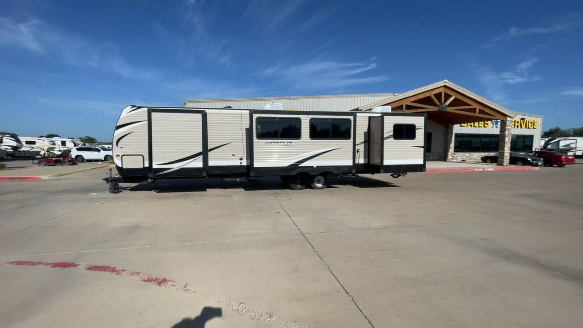 2019 KEYSTONE HIDEOUT 38FQTS (4YDT38F2XK7) , located at 4319 N Main St, Cleburne, TX, 76033, (817) 678-5133, 32.385960, -97.391212 - Photo#6