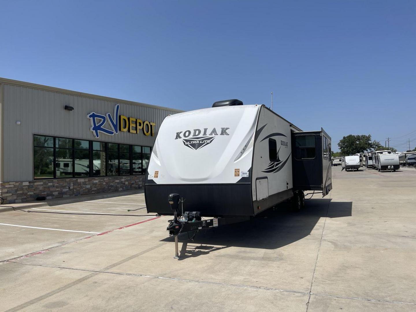 2019 KEYSTONE KODIAK 293RLSL (4YDT29322KJ) , located at 4319 N Main St, Cleburne, TX, 76033, (817) 678-5133, 32.385960, -97.391212 - Photo#0