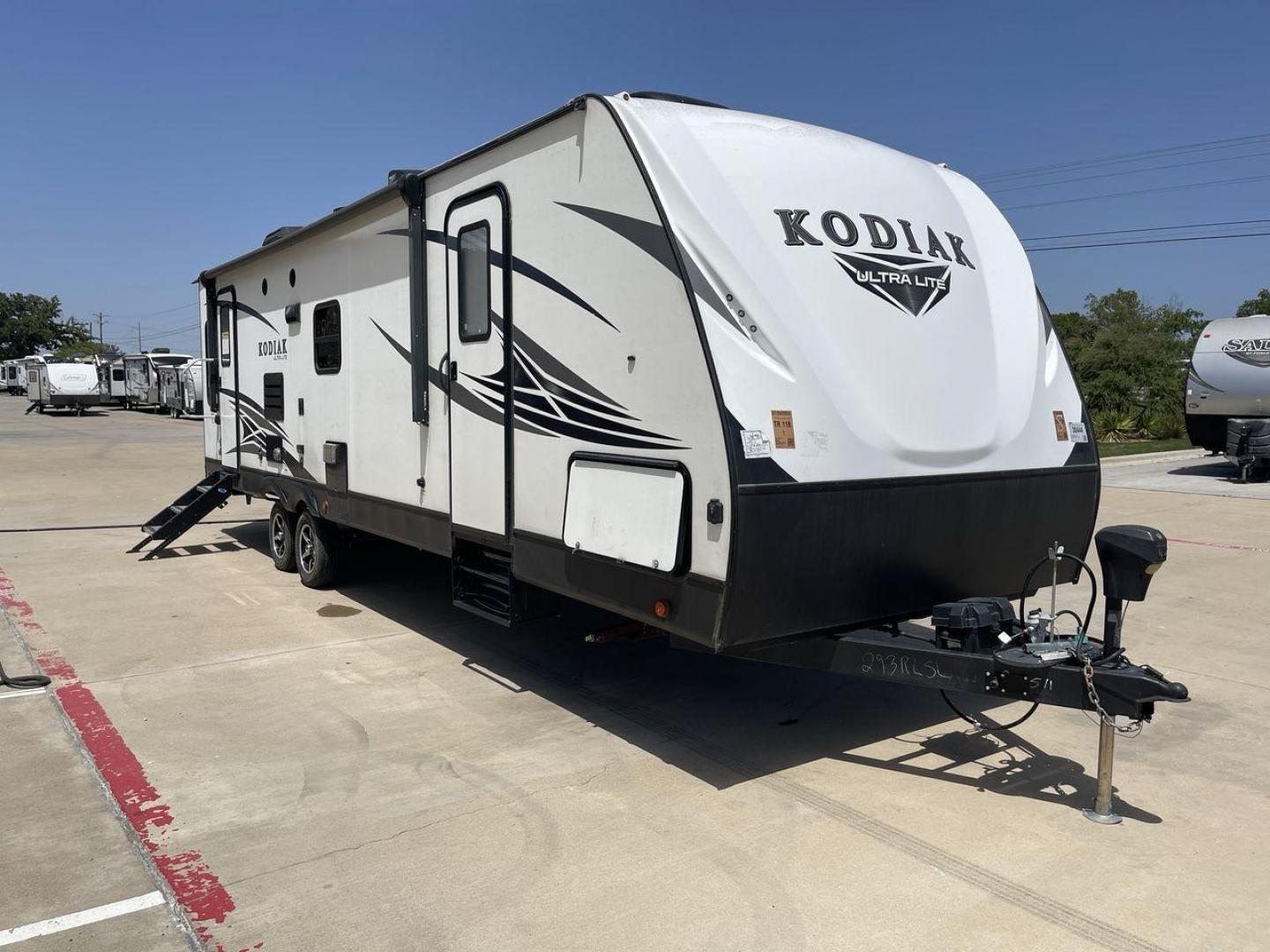 2019 KEYSTONE KODIAK 293RLSL (4YDT29322KJ) , located at 4319 N Main St, Cleburne, TX, 76033, (817) 678-5133, 32.385960, -97.391212 - Photo#22