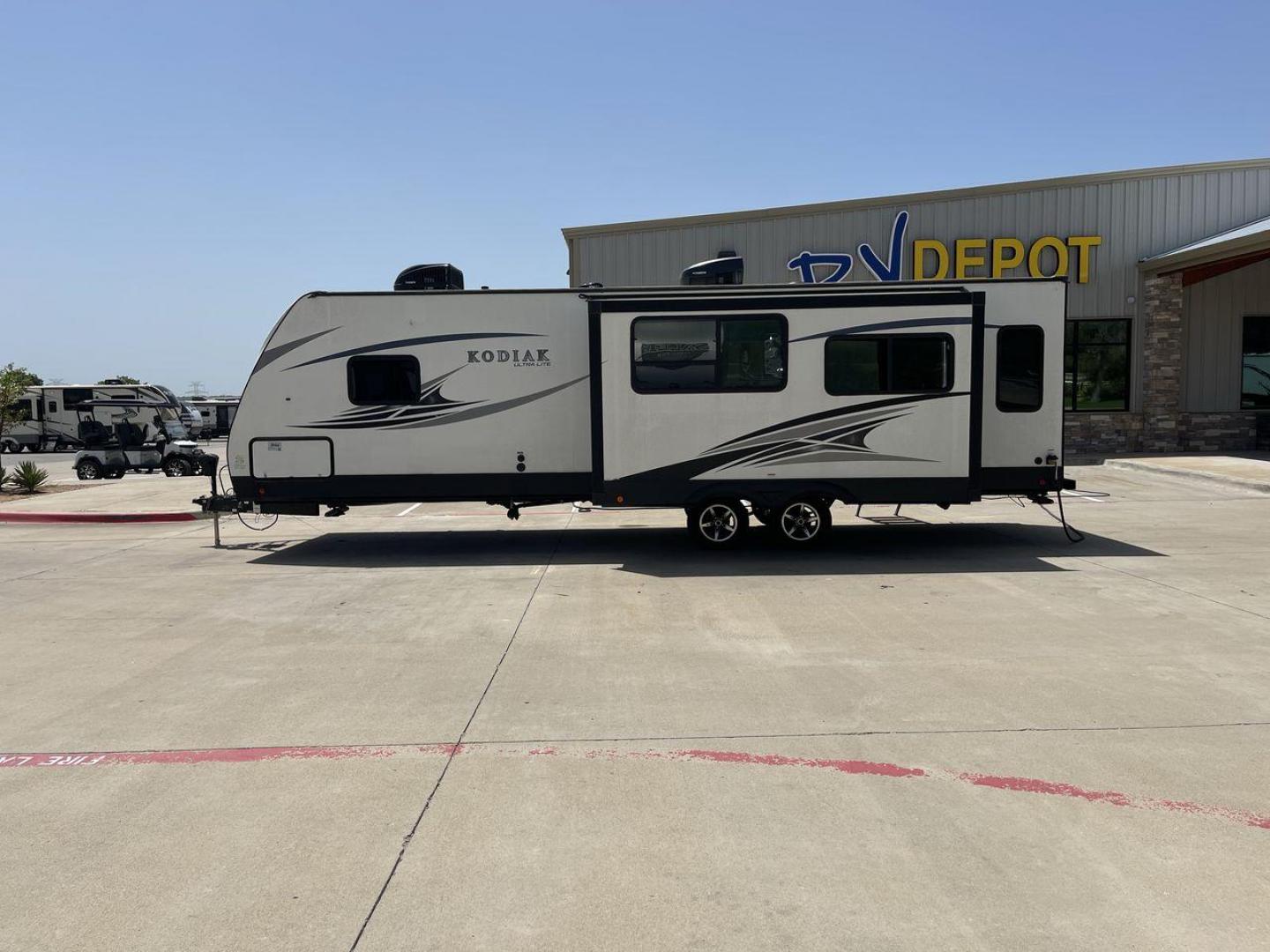 2019 KEYSTONE KODIAK 293RLSL (4YDT29322KJ) , located at 4319 N Main St, Cleburne, TX, 76033, (817) 678-5133, 32.385960, -97.391212 - Photo#23